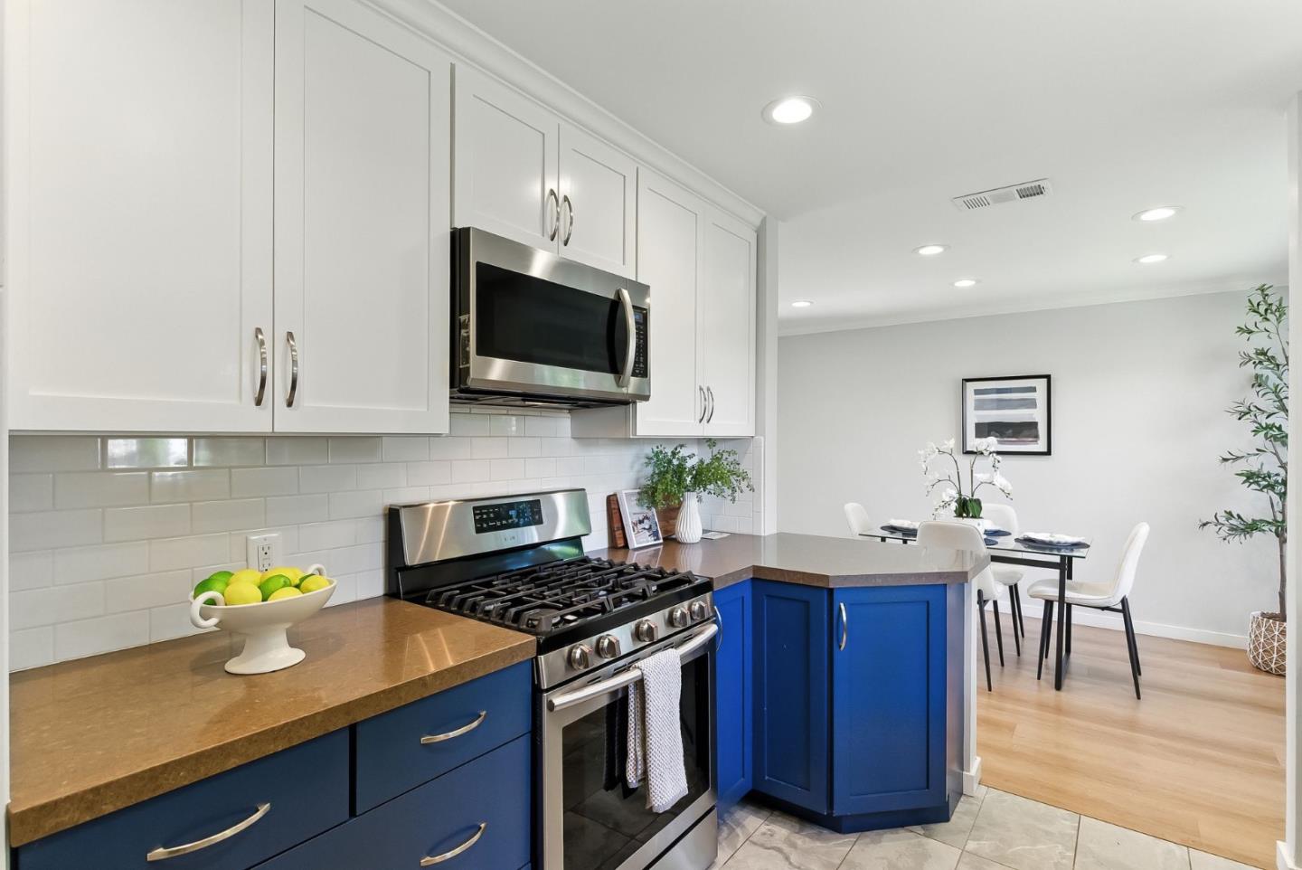 Redwood City, California, 94063, United States, 2 Bedrooms Bedrooms, ,1 BathroomBathrooms,Residential,For Sale,1885449