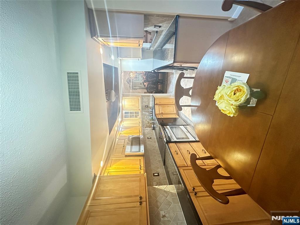 Hackensack, New Jersey, 07601, United States, 2 Bedrooms Bedrooms, ,2 BathroomsBathrooms,Residential,For Sale,1912760