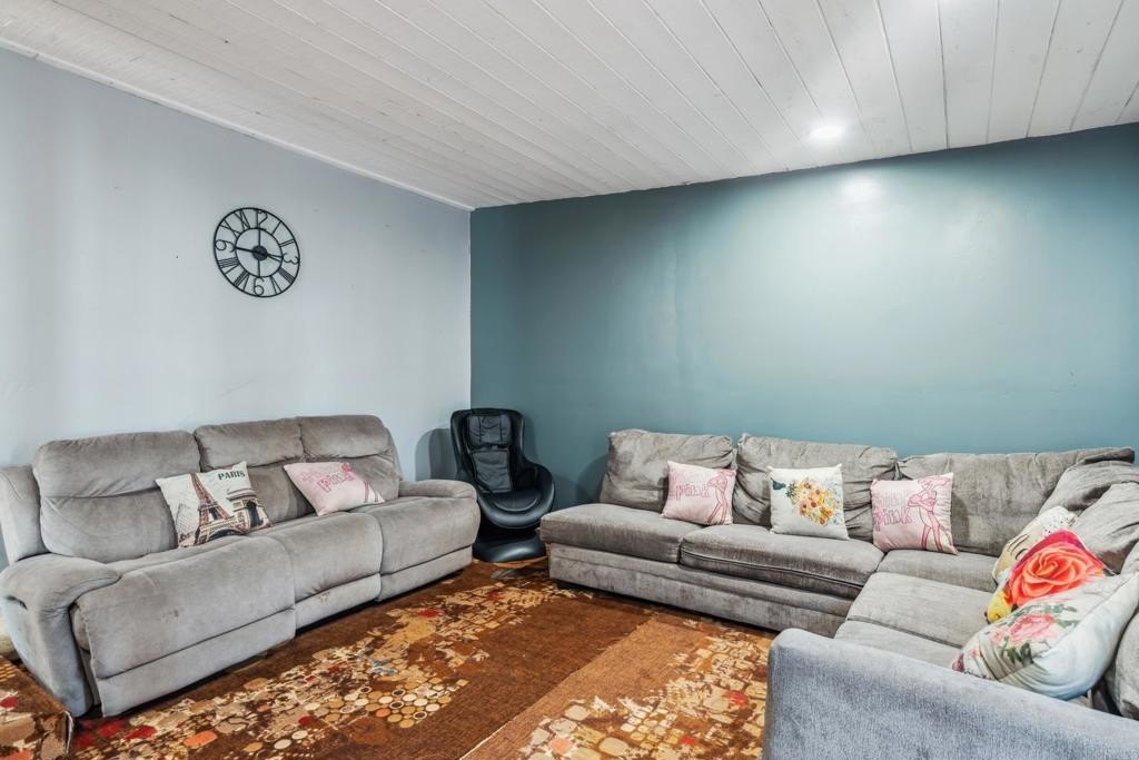 La Mesa, California, 91941, United States, 4 Bedrooms Bedrooms, ,2 BathroomsBathrooms,Residential,For Sale,1988250