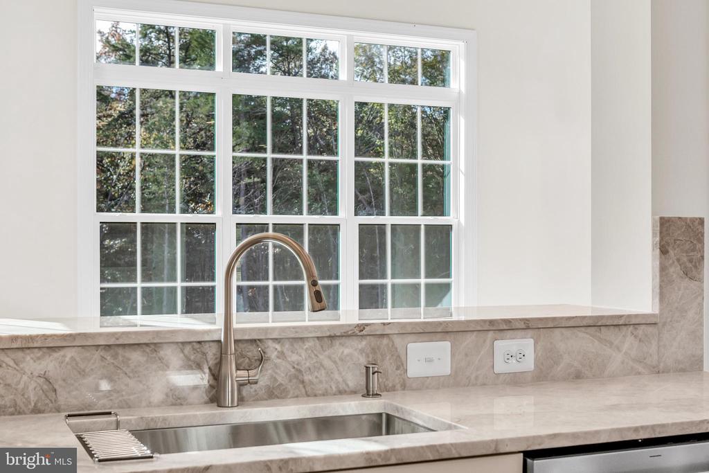 Oak Hill, Virginia, 20171, United States, 1 Bedroom Bedrooms, ,2 BathroomsBathrooms,Residential,For Sale,1984507