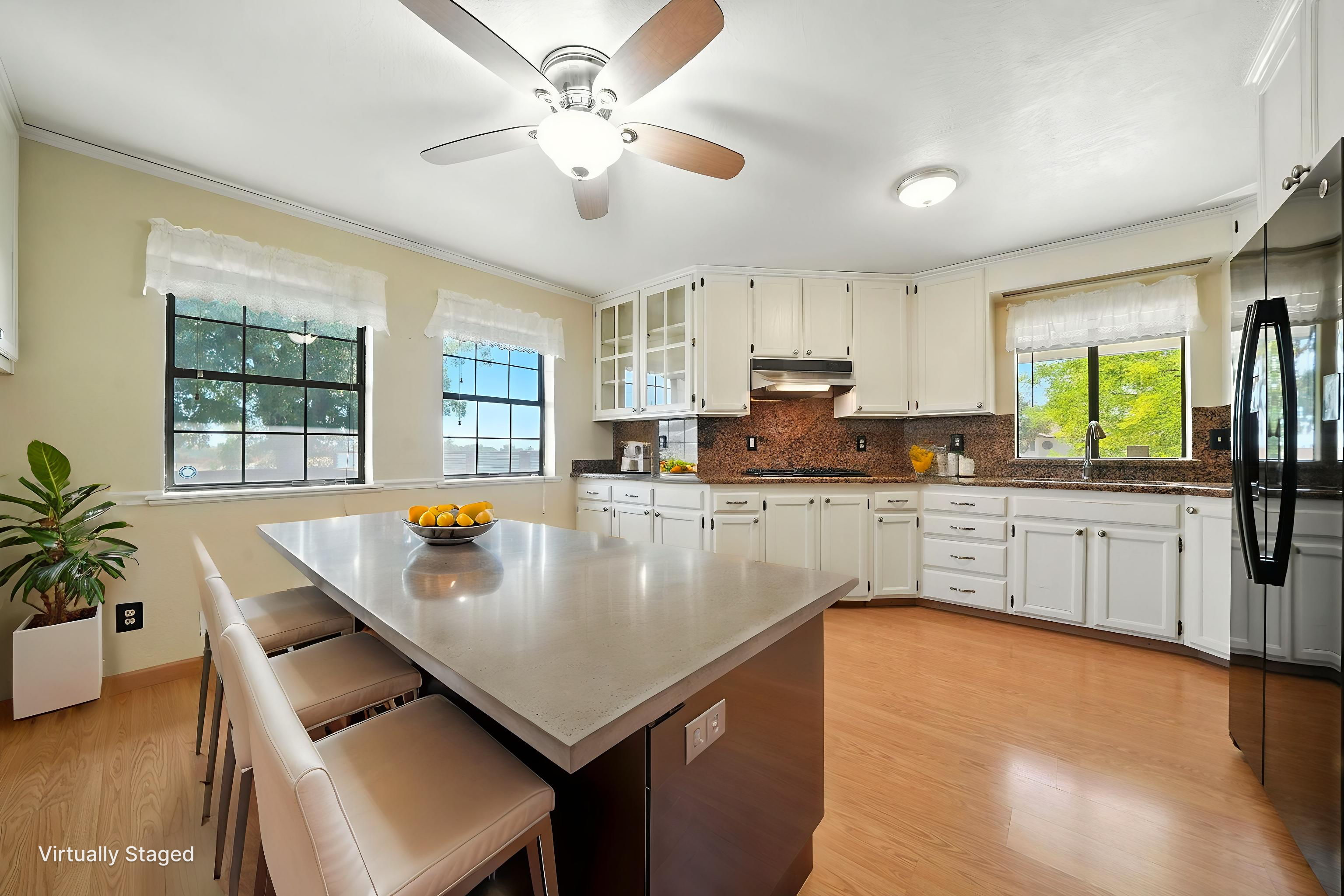  5 Bedrooms + Many Upgrades + Owned Solar - 物件實景