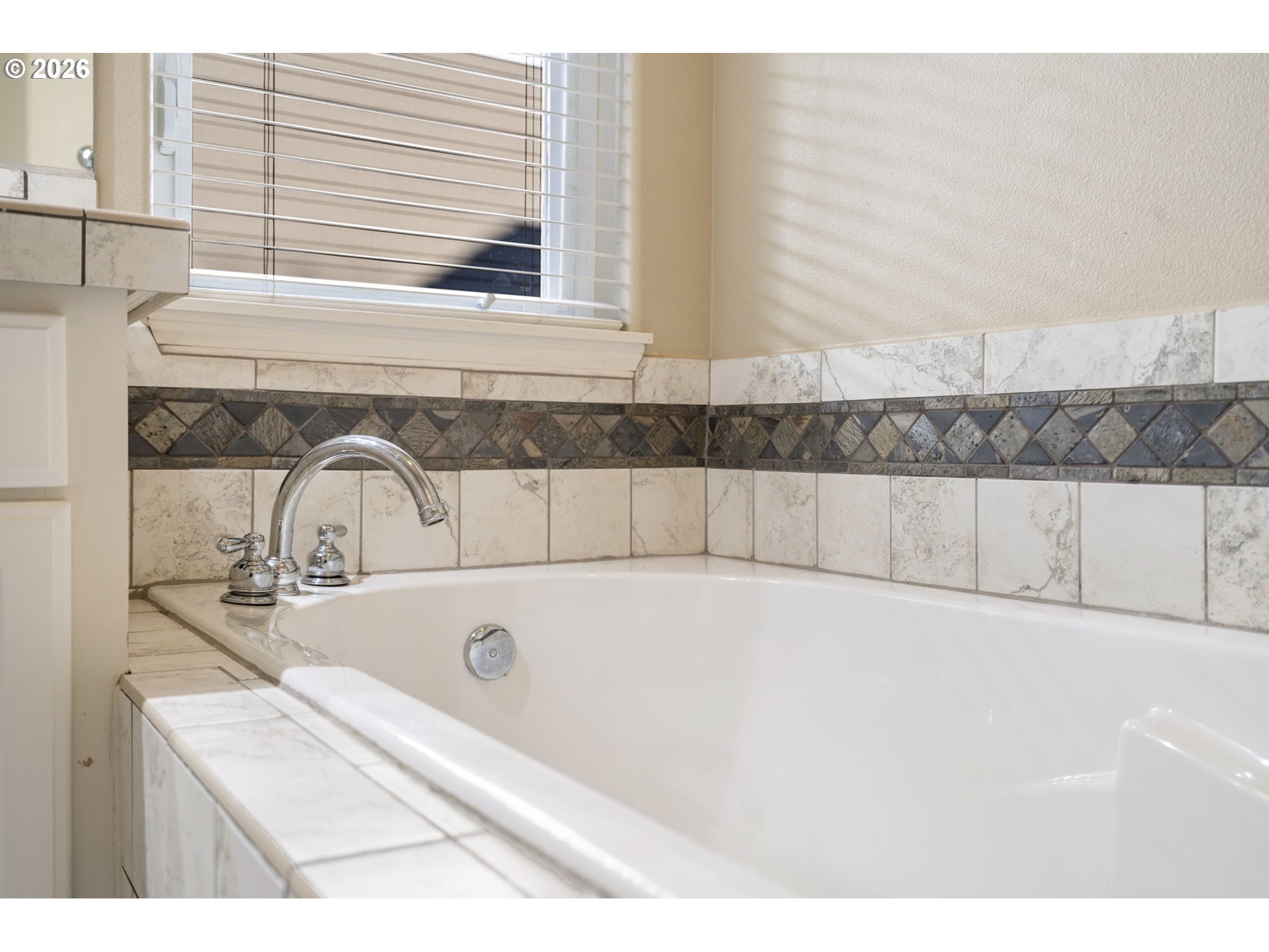 Portland, Oregon, 97229, United States, 2 Bedrooms Bedrooms, ,2 BathroomsBathrooms,Residential,For Sale,2016039