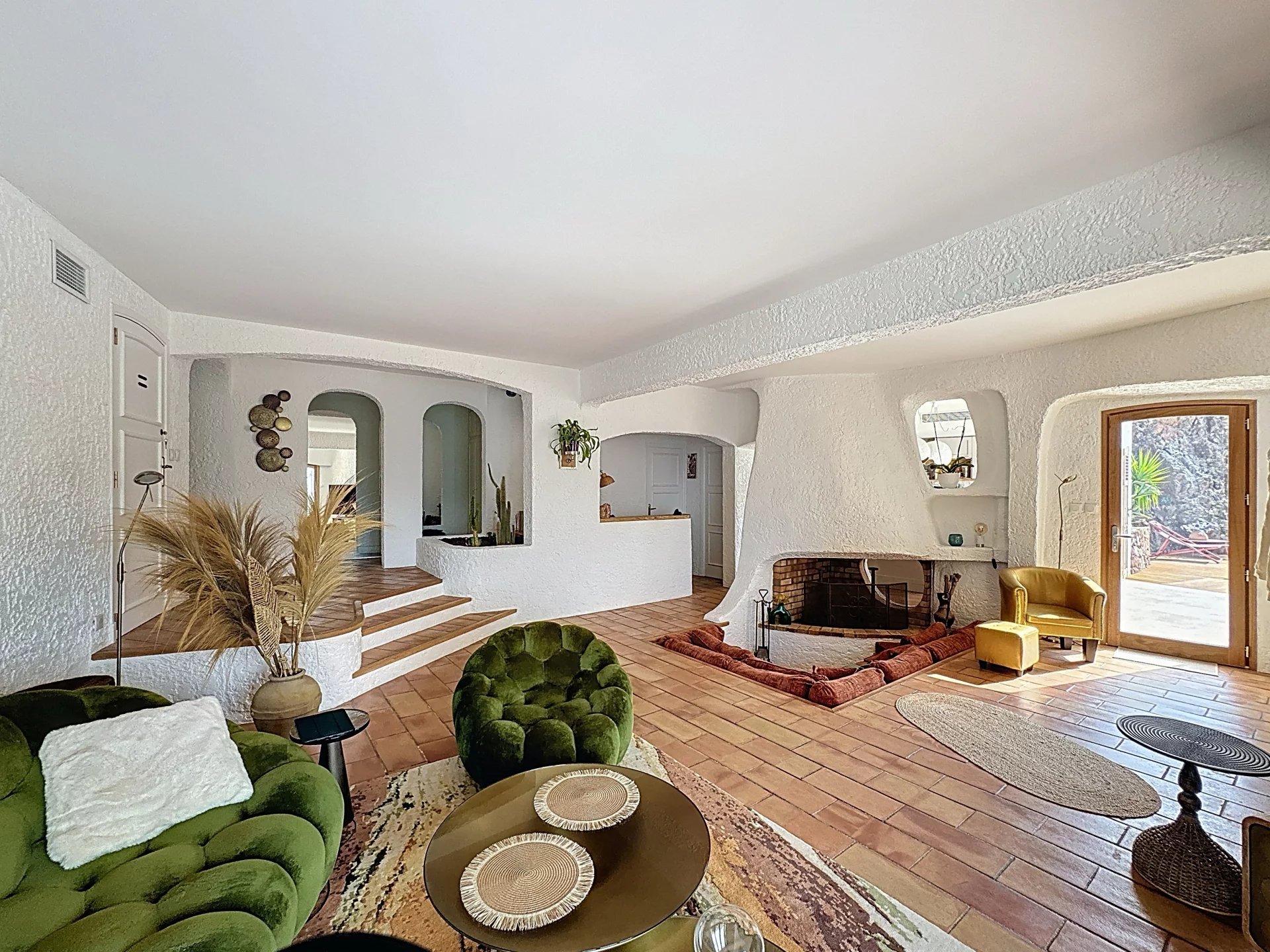 Fréjus, Provence-Alpes-Côte d’Azur, 83600, FR, 4 Bedrooms Bedrooms, ,8 BathroomsBathrooms,Residential,For Sale,1994397