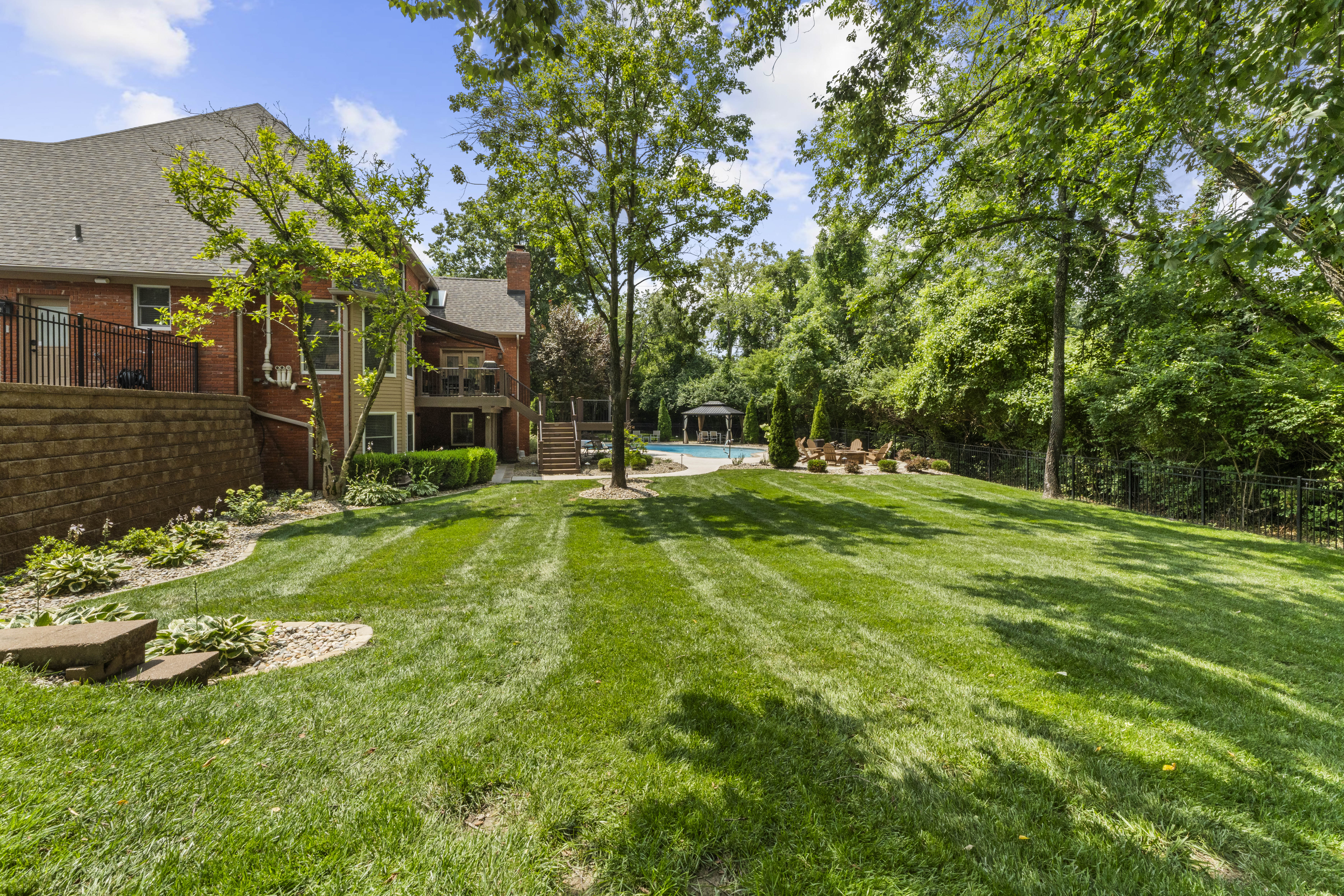  Exquisitely Renovated Home in the heart of Town & Country - 物件實景