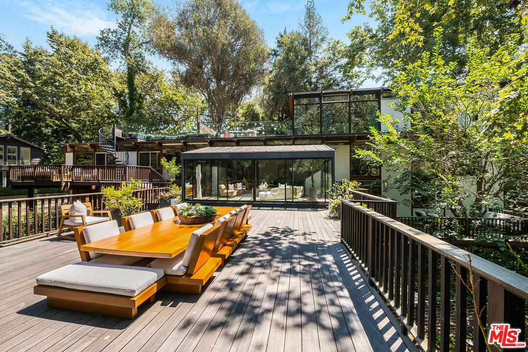 Santa Monica, California, 90402, United States, 7 Bedrooms Bedrooms, ,7 BathroomsBathrooms,Residential,For Sale,1940009