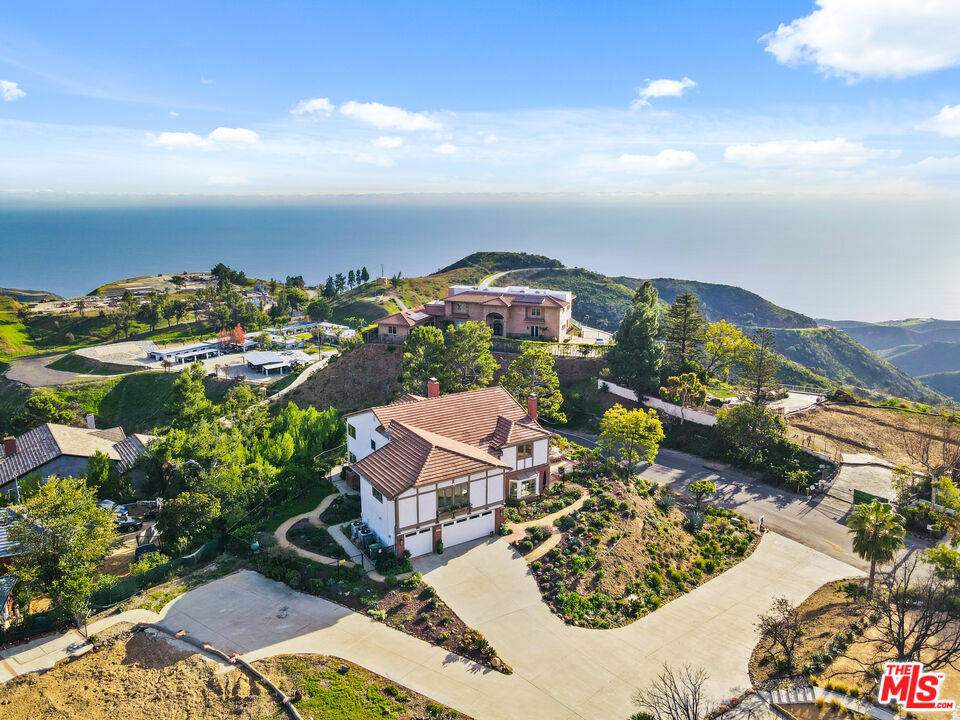 Malibu, California, 90265, United States, 4 Bedrooms Bedrooms, ,3 BathroomsBathrooms,Residential,For Sale,2001973