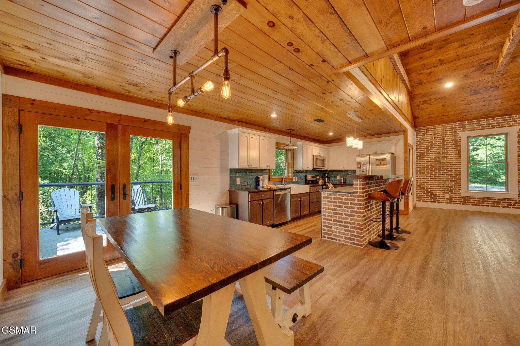 Gatlinburg, Tennessee, 37738, United States, 4 Bedrooms Bedrooms, ,5 BathroomsBathrooms,Residential,For Sale,1921348