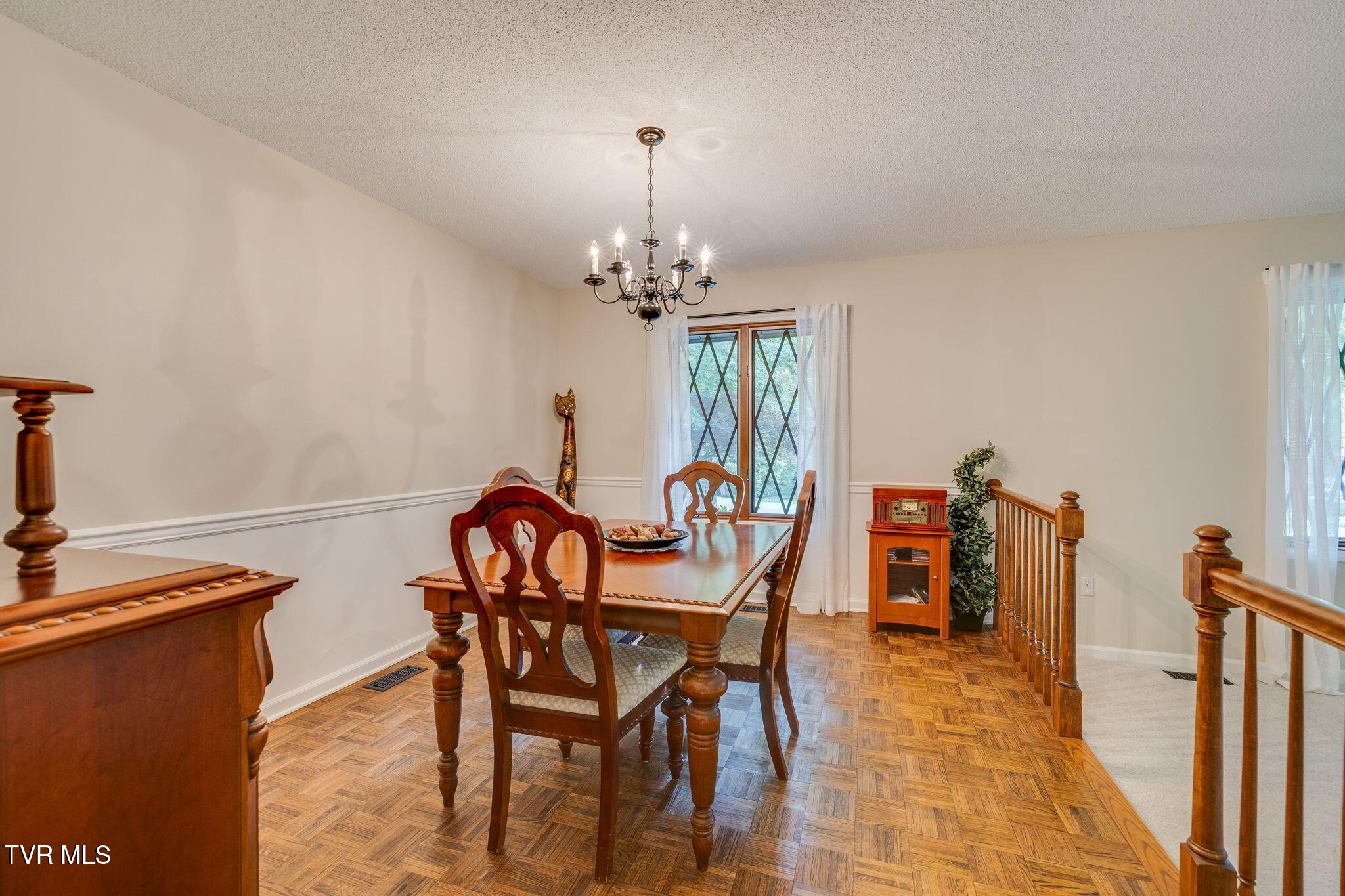 Kingsport, Tennessee, 37663, United States, 5 Bedrooms Bedrooms, ,3 BathroomsBathrooms,Residential,For Sale,1878184