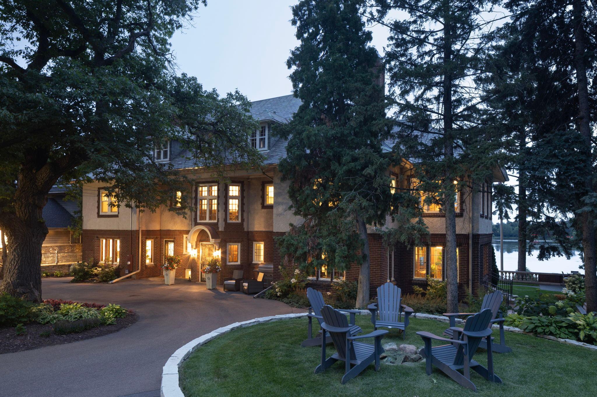 Minneapolis, Minnesota, 55416, United States, 5 Bedrooms Bedrooms, ,4 BathroomsBathrooms,Residential,For Sale,1907666