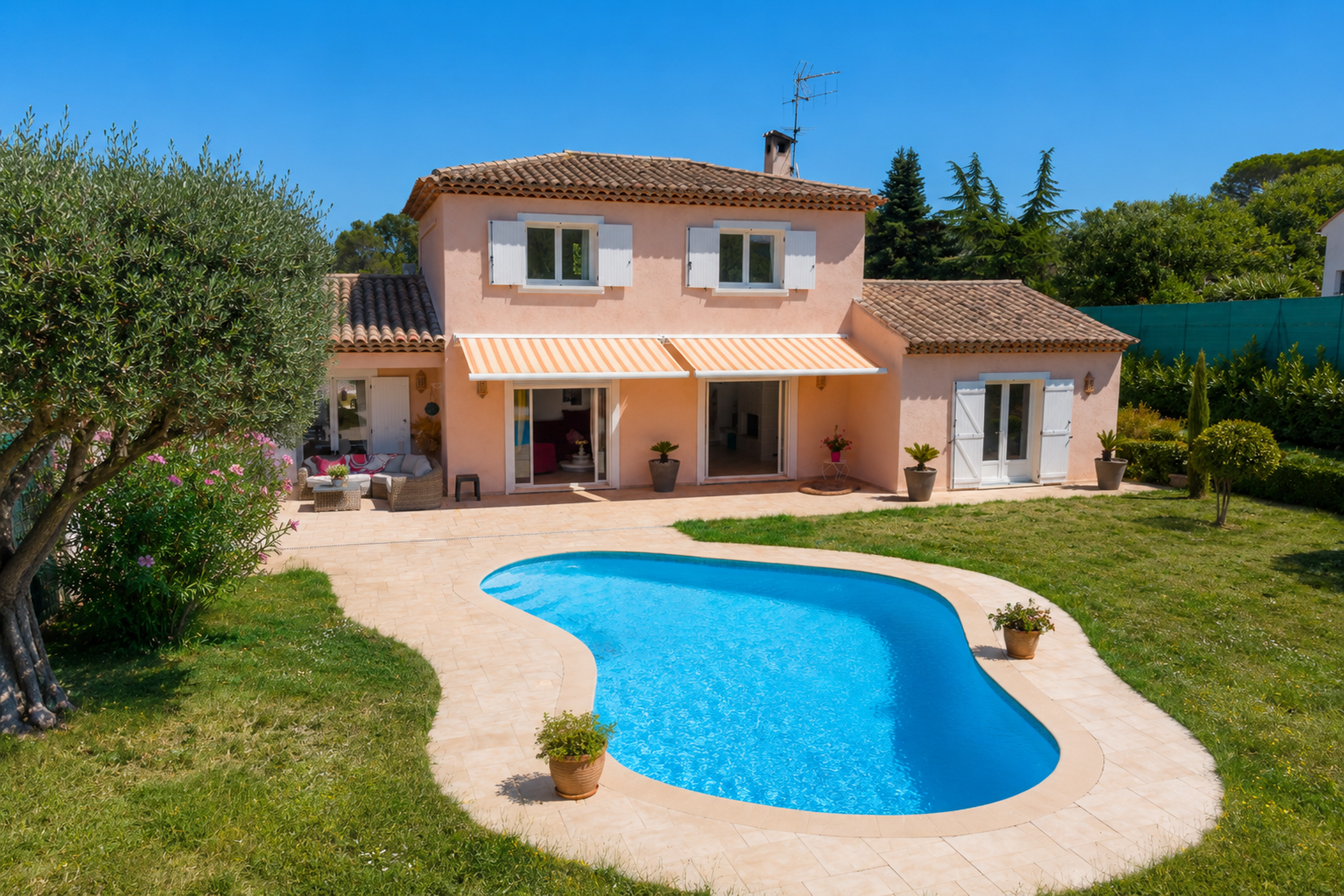  Villa with guest house, swimming pool and extension potential on 3,000 sq m of … - 物件實景