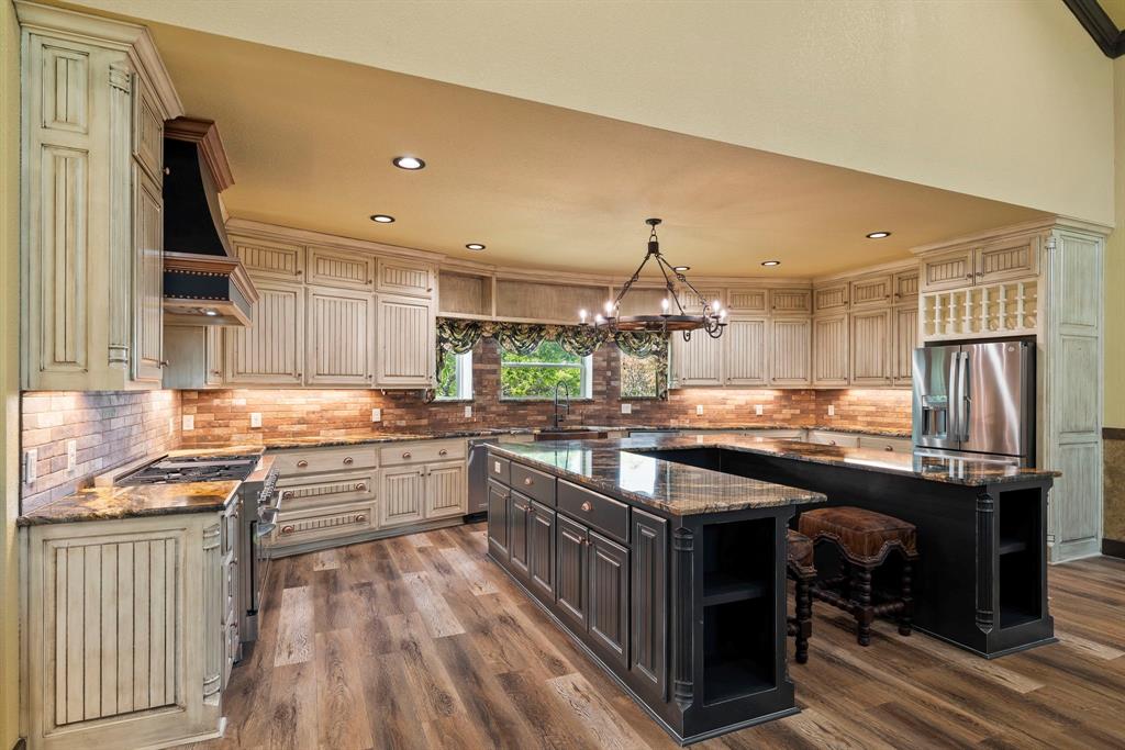 Weatherford, Texas, 76085, United States, 4 Bedrooms Bedrooms, ,4 BathroomsBathrooms,Residential,For Sale,1977773