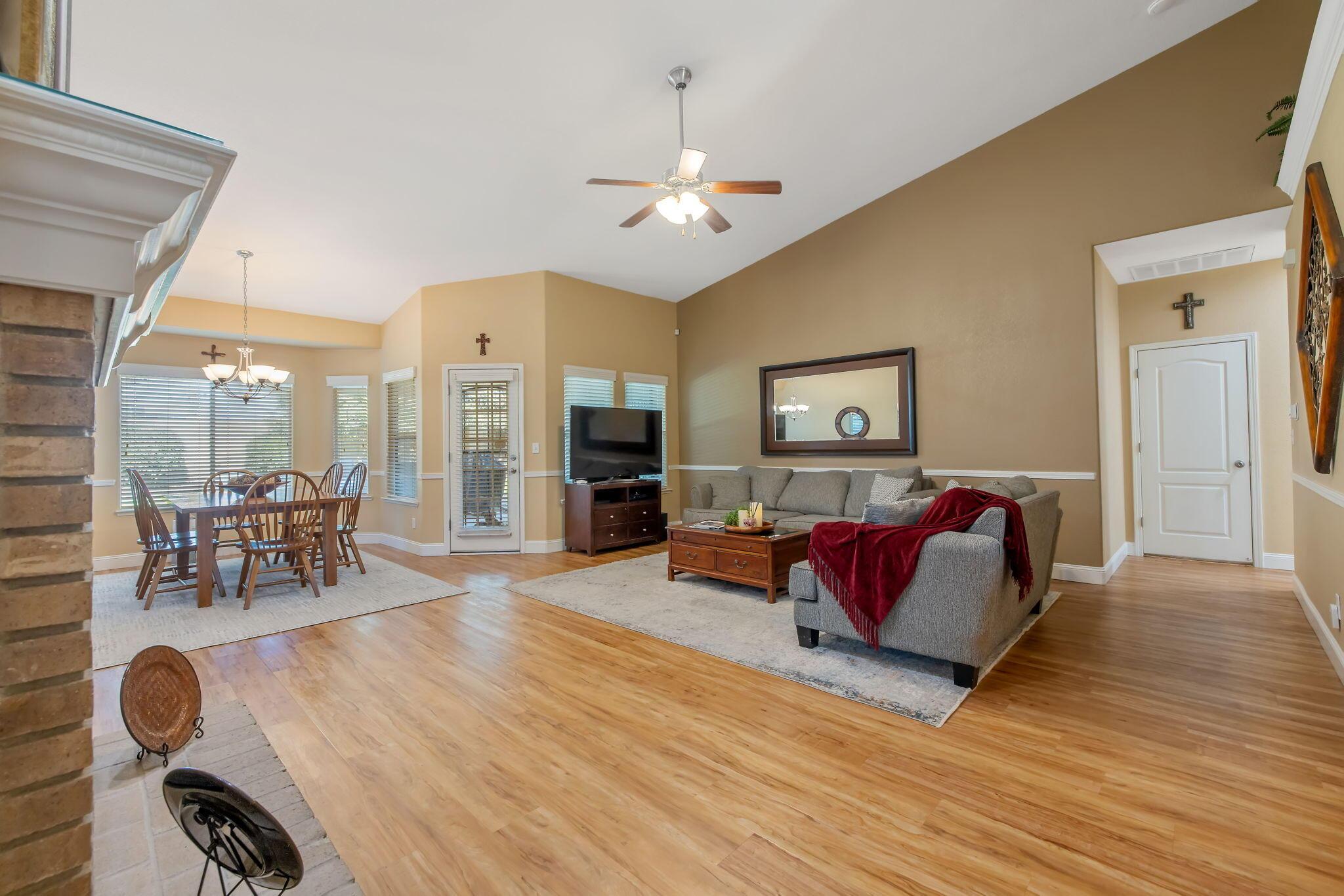 Visalia, California, 93291, United States, 3 Bedrooms Bedrooms, ,2 BathroomsBathrooms,Residential,For Sale,2013807