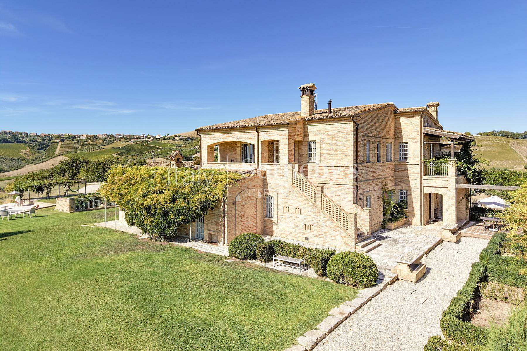  Country estate with vineyards and pool in Le Marche - 物件實景