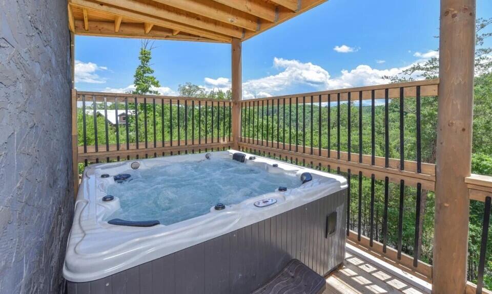 Sevierville, Tennessee, 37876, United States, 16 Bedrooms Bedrooms, ,17 BathroomsBathrooms,Residential,For Sale,1977076