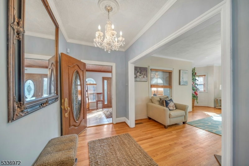 West Orange Twp., New Jersey, 07052, United States, 6 Bedrooms Bedrooms, ,4 BathroomsBathrooms,Residential,For Sale,1934575