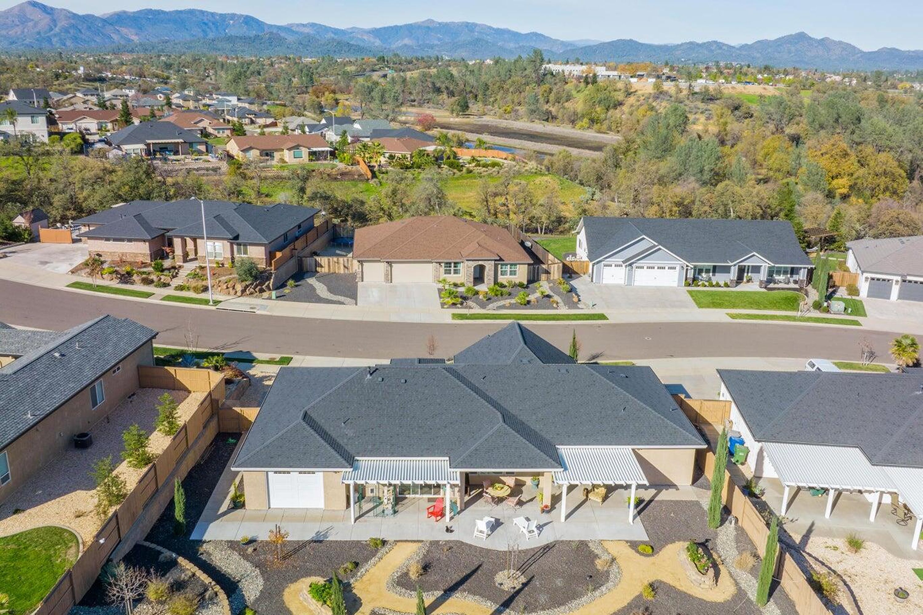 Beautiful Home In Highland Park Subdivision of Redding - 物件實景