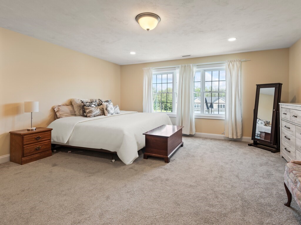 Sutton, Massachusetts, 01590, United States, 2 Bedrooms Bedrooms, ,3 BathroomsBathrooms,Residential,For Sale,1942823