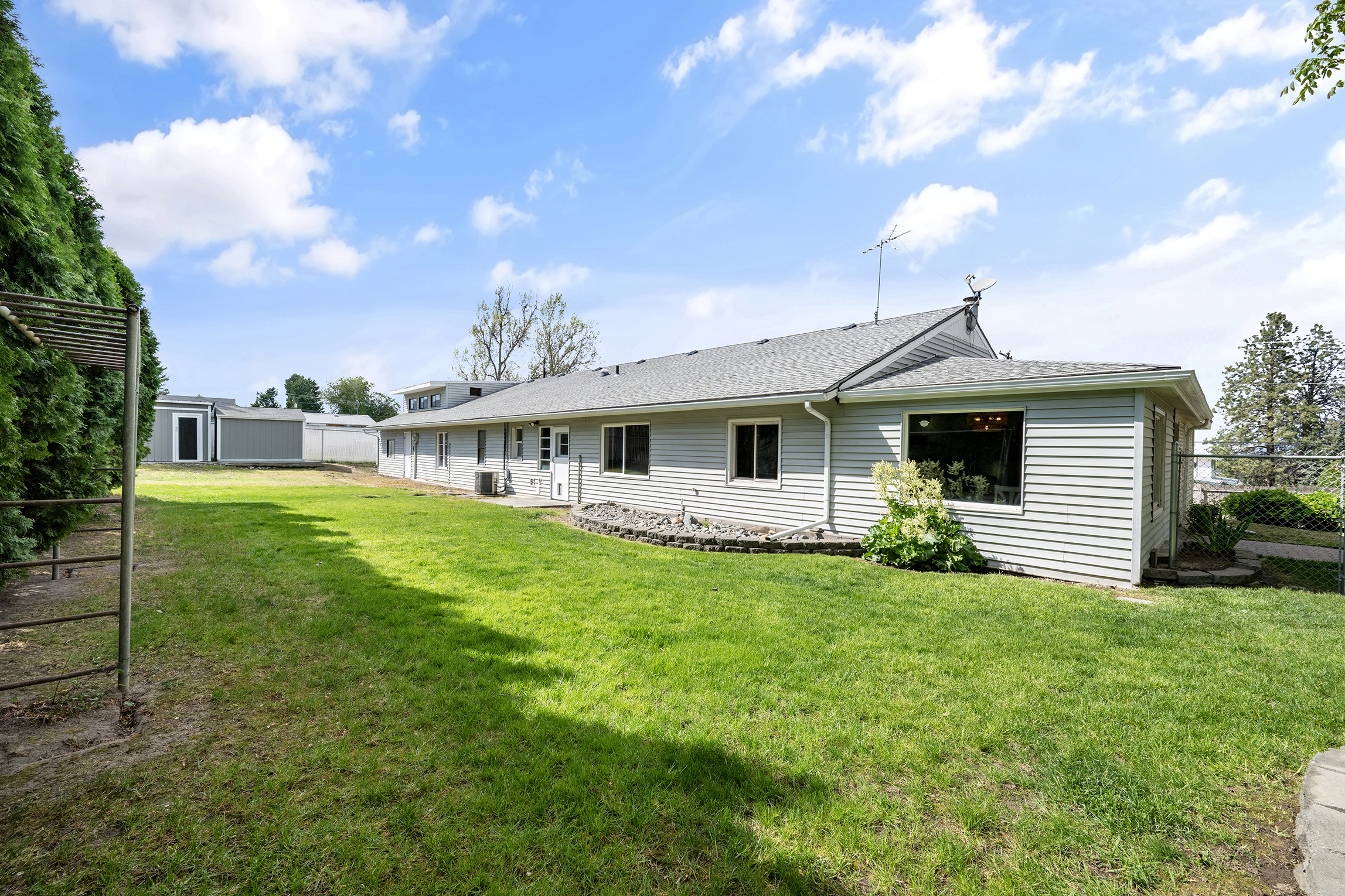  Beautifully Maintained 1960s Home - 物件實景