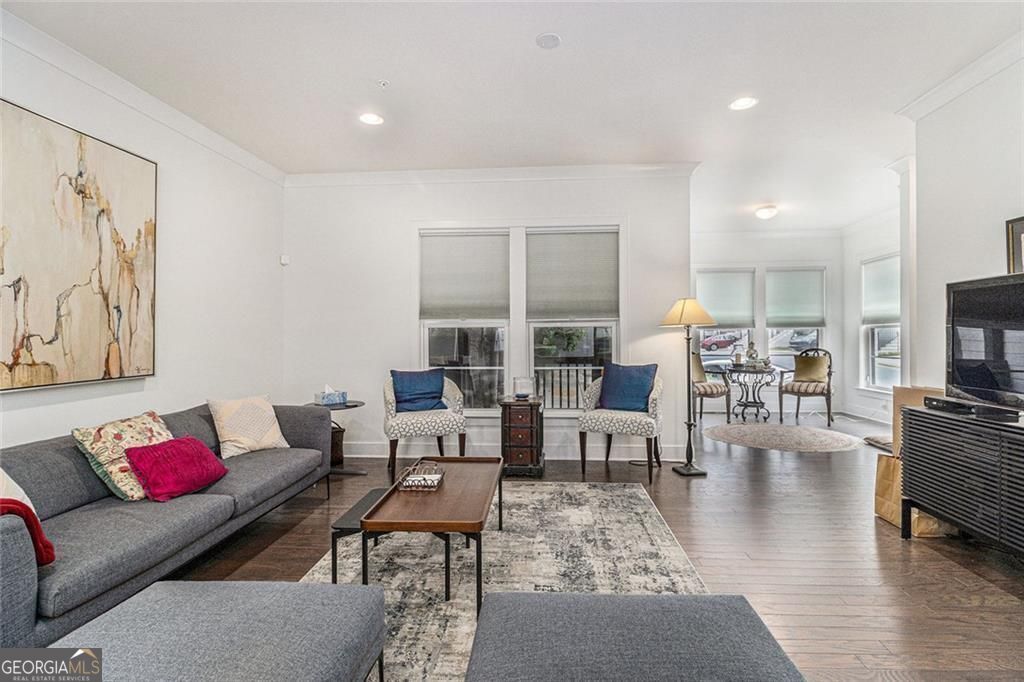 Atlanta, Georgia, 30324, United States, 4 Bedrooms Bedrooms, ,5 BathroomsBathrooms,Residential,For Sale,1909913