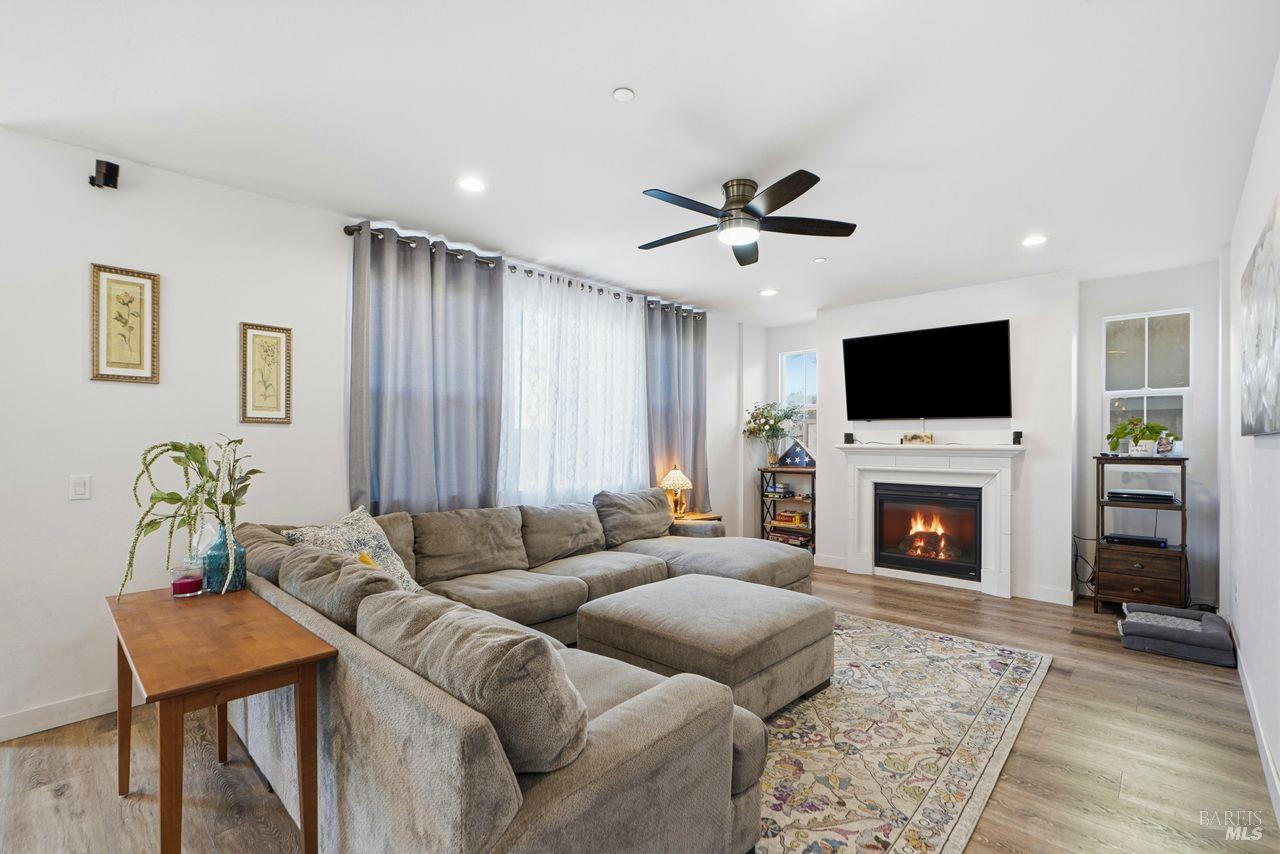 Santa Rosa, California, 95403, United States, 3 Bedrooms Bedrooms, ,3 BathroomsBathrooms,Residential,For Sale,1999891