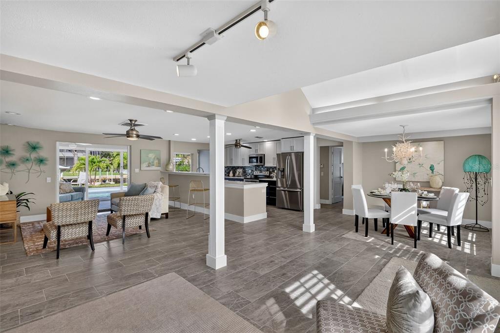Longboat Key, Florida, 34228, United States, 3 Bedrooms Bedrooms, ,2 BathroomsBathrooms,Residential,For Sale,1990986