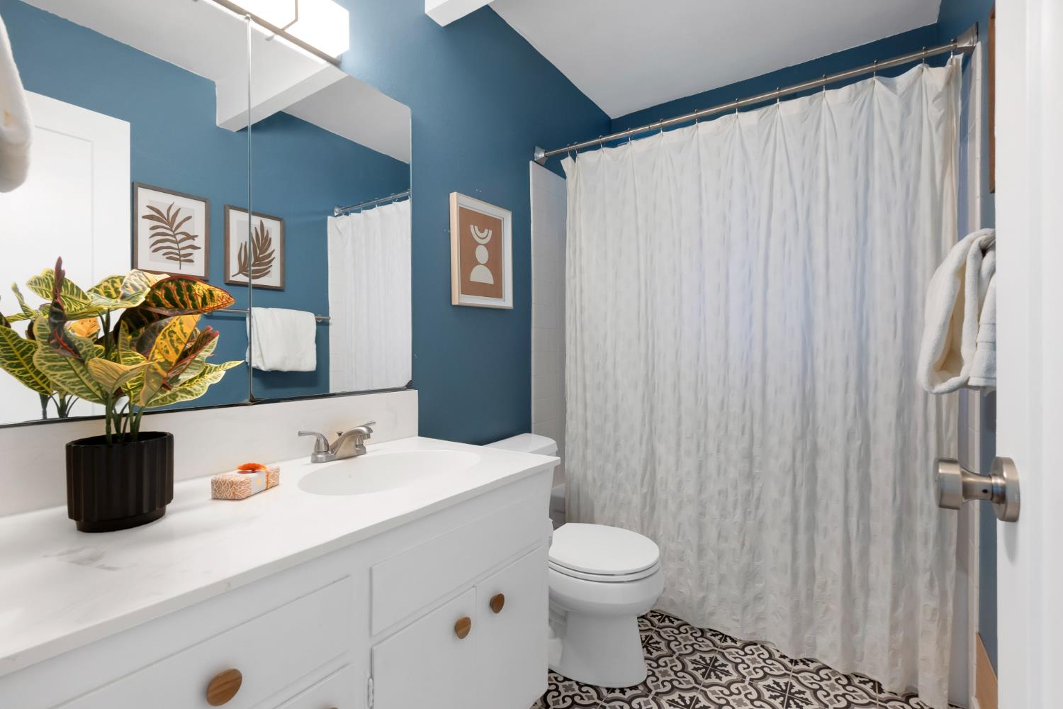 Citrus Heights, California, 95610, United States, 4 Bedrooms Bedrooms, ,2 BathroomsBathrooms,Residential,For Sale,1940276