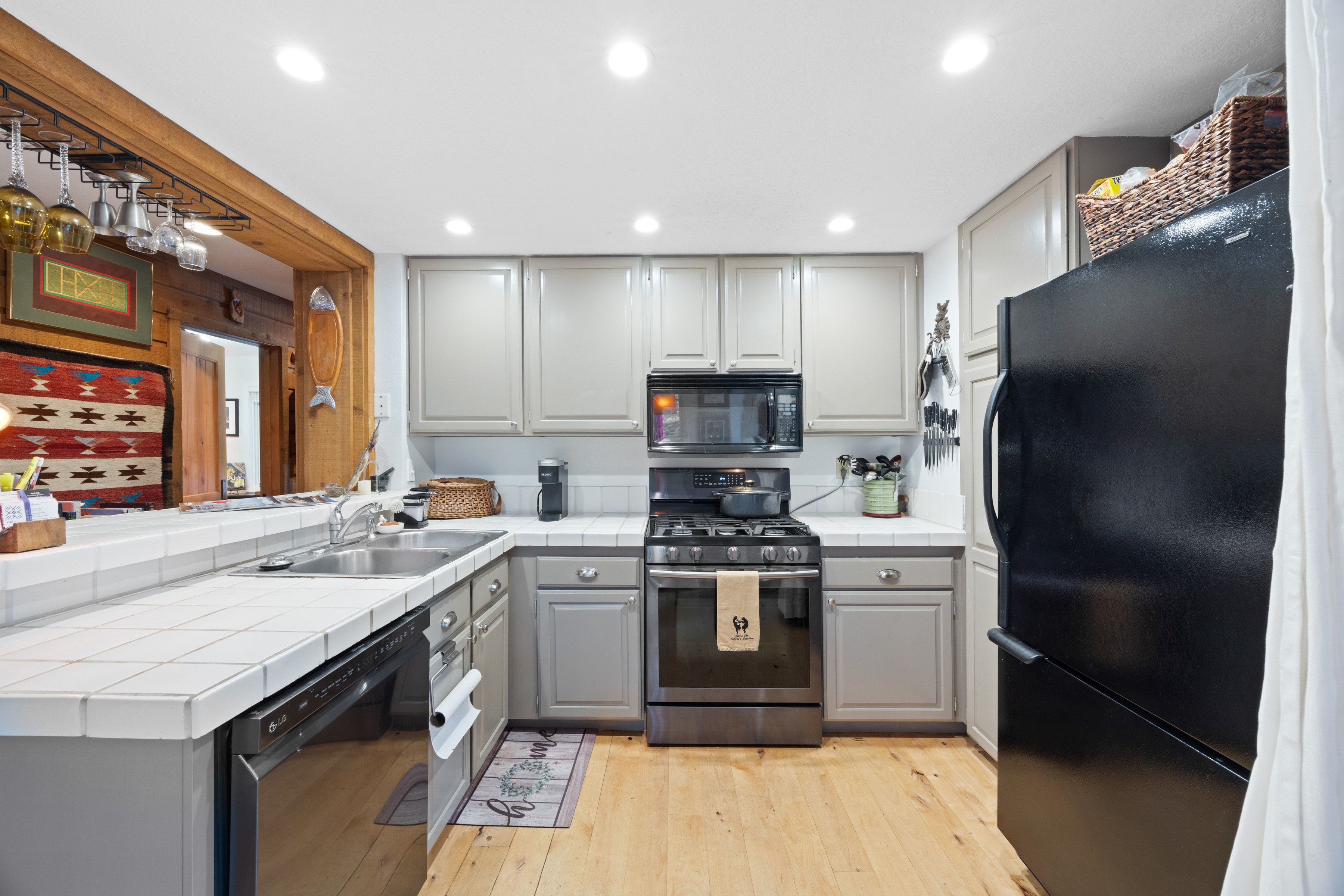  Beautifully Updated Two-Bedroom Elkhorn Condominium - 物件實景