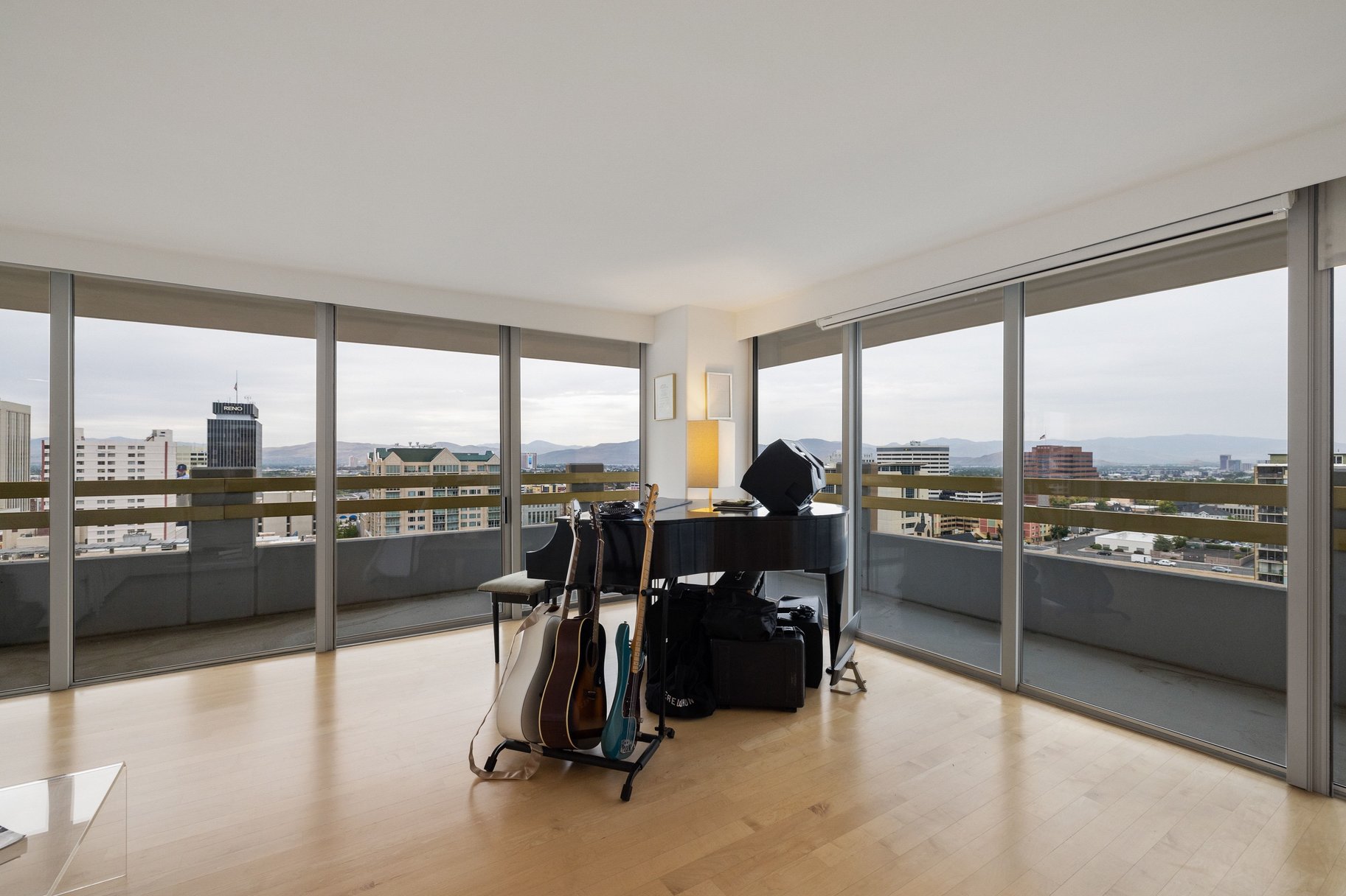  Chic Downtown Condo with Mountain & River Views - 物件實景