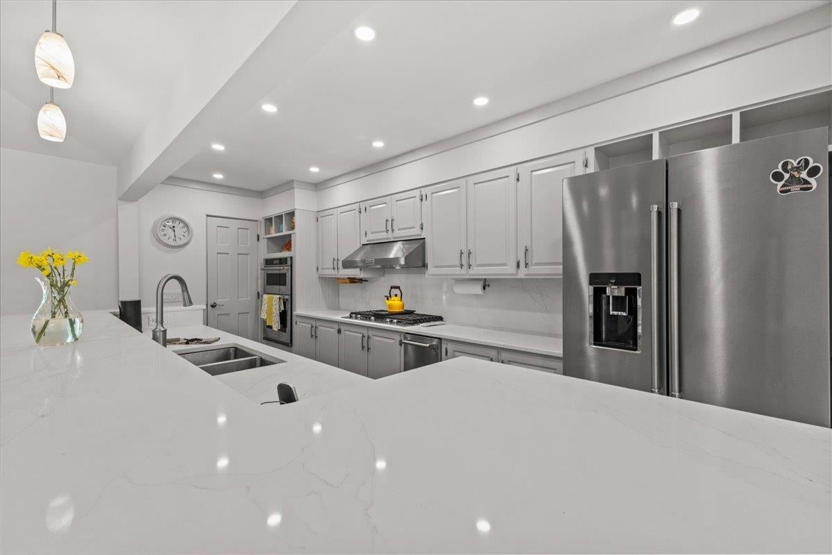 Stowe, Vermont, 05672, United States, 4 Bedrooms Bedrooms, ,3 BathroomsBathrooms,Residential,For Sale,1890997