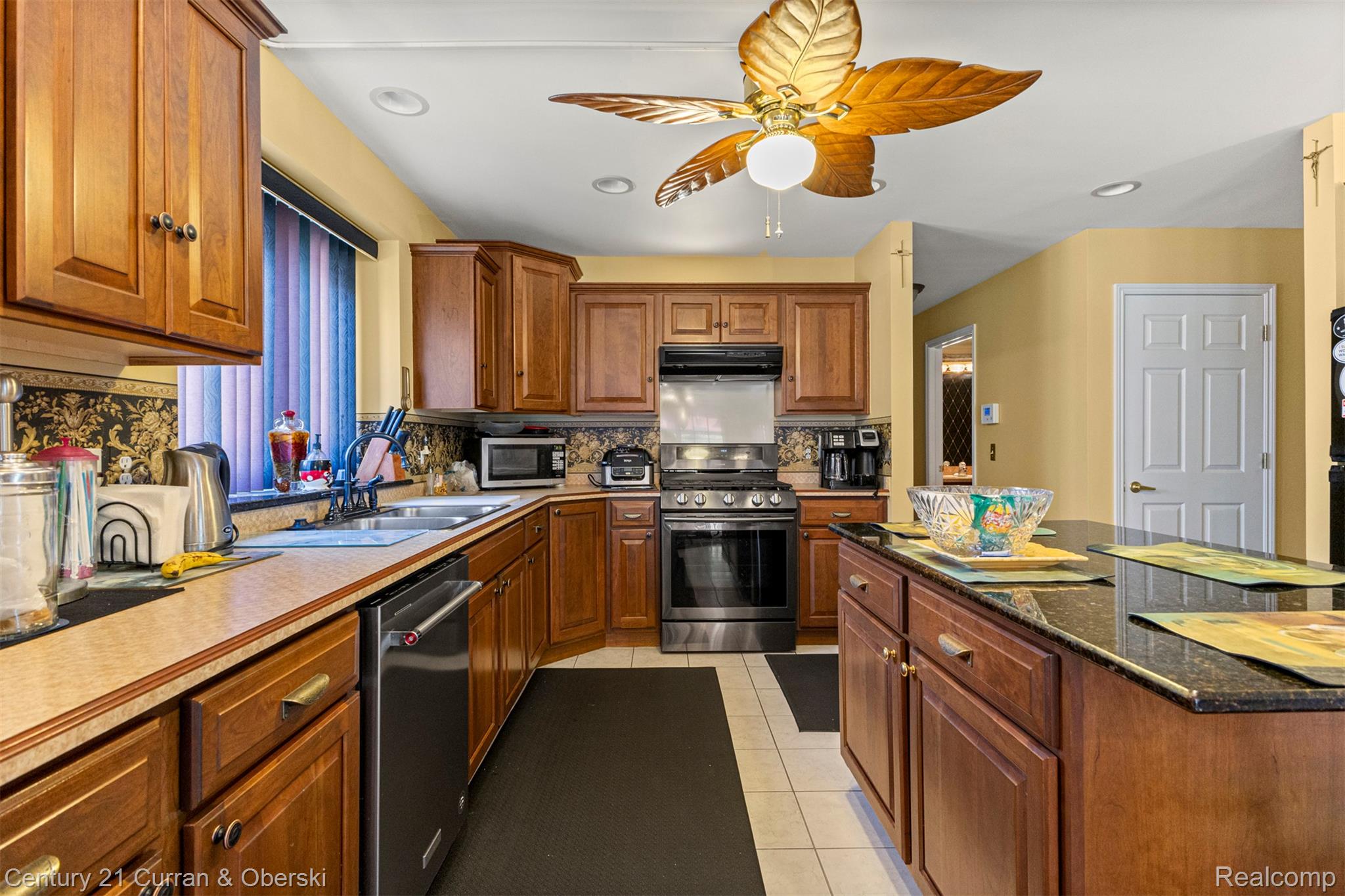 Clinton Charter Township, Michigan, 48038, United States, 4 Bedrooms Bedrooms, ,4 BathroomsBathrooms,Residential,For Sale,1979436