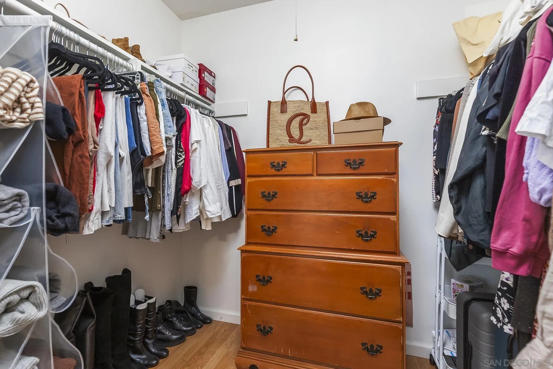 San Diego, California, 92110, United States, 1 Bedroom Bedrooms, ,1 BathroomBathrooms,Residential,For Sale,1999135