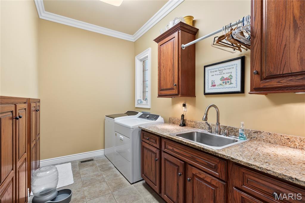 Charleston, Missouri, 63834, United States, 4 Bedrooms Bedrooms, ,6 BathroomsBathrooms,Residential,For Sale,1974839