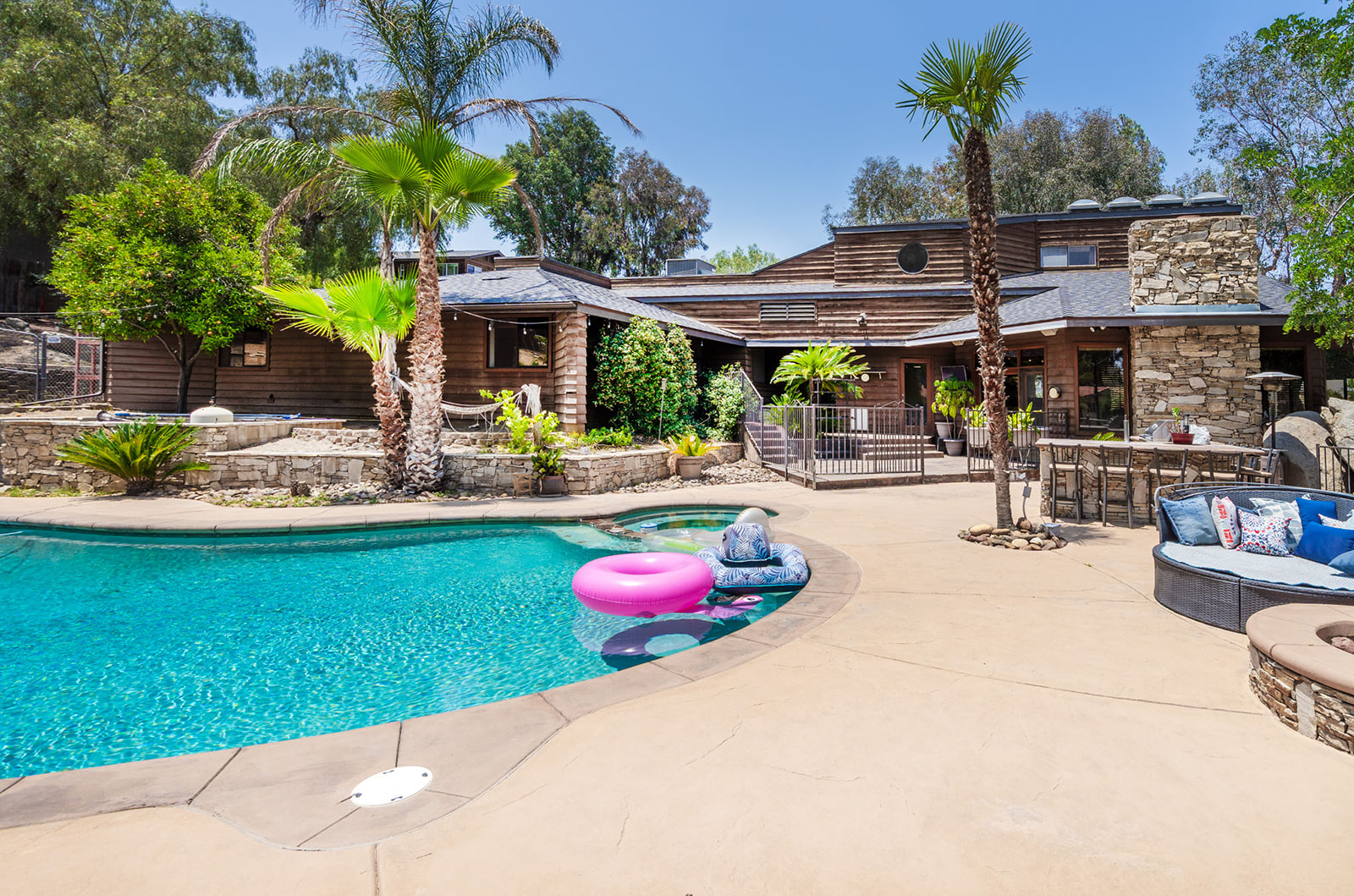 Hemet, California, 92544, United States, 6 Bedrooms Bedrooms, ,6 BathroomsBathrooms,Residential,For Sale,1849818
