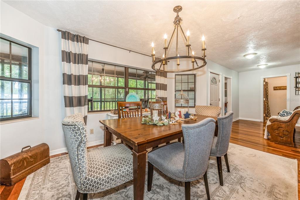 Dover, Florida, 33527, United States, 5 Bedrooms Bedrooms, ,3 BathroomsBathrooms,Residential,For Sale,1948421