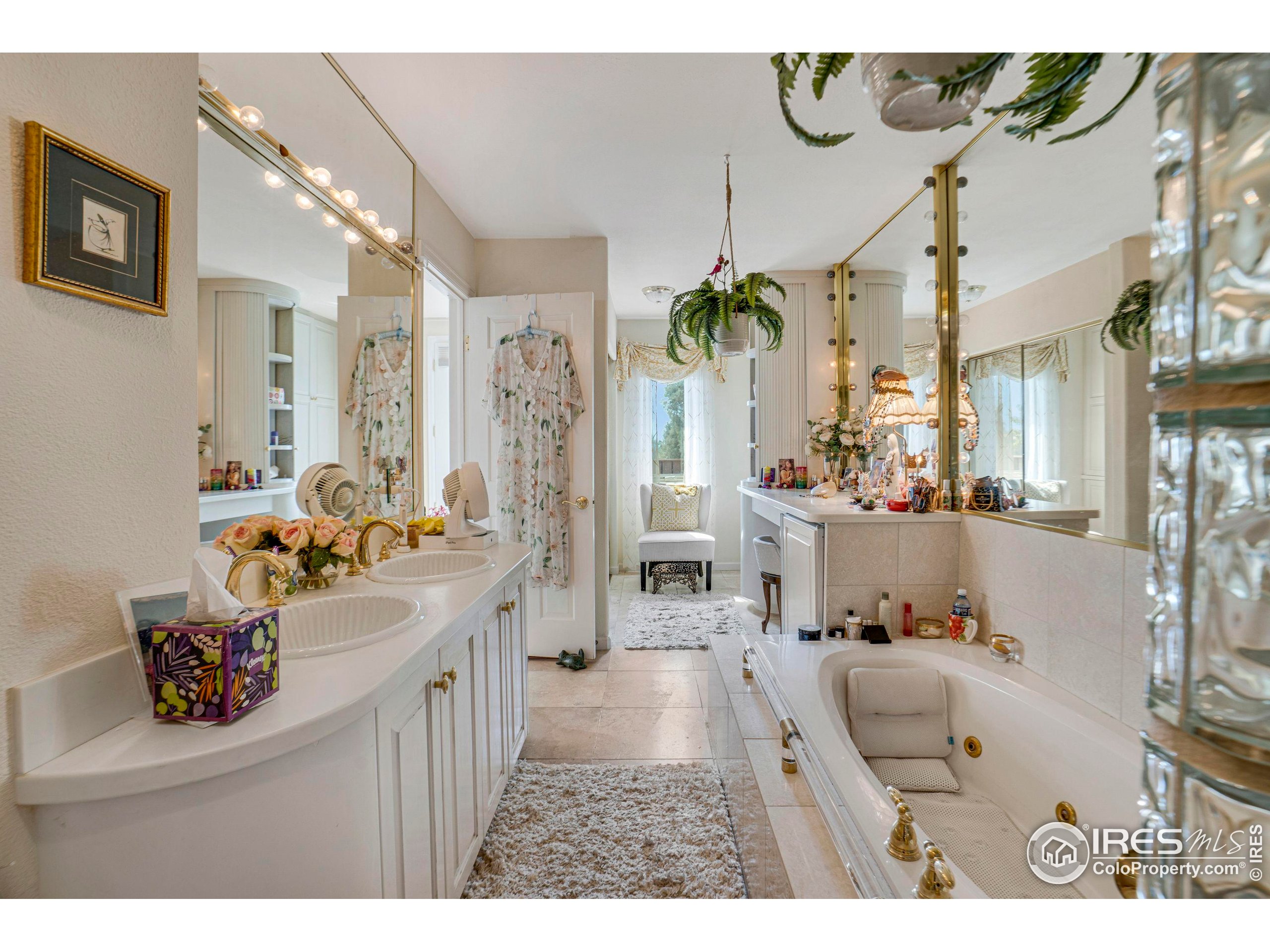 Boulder, Colorado, 80301, United States, 2 Bedrooms Bedrooms, ,2 BathroomsBathrooms,Residential,For Sale,1942273