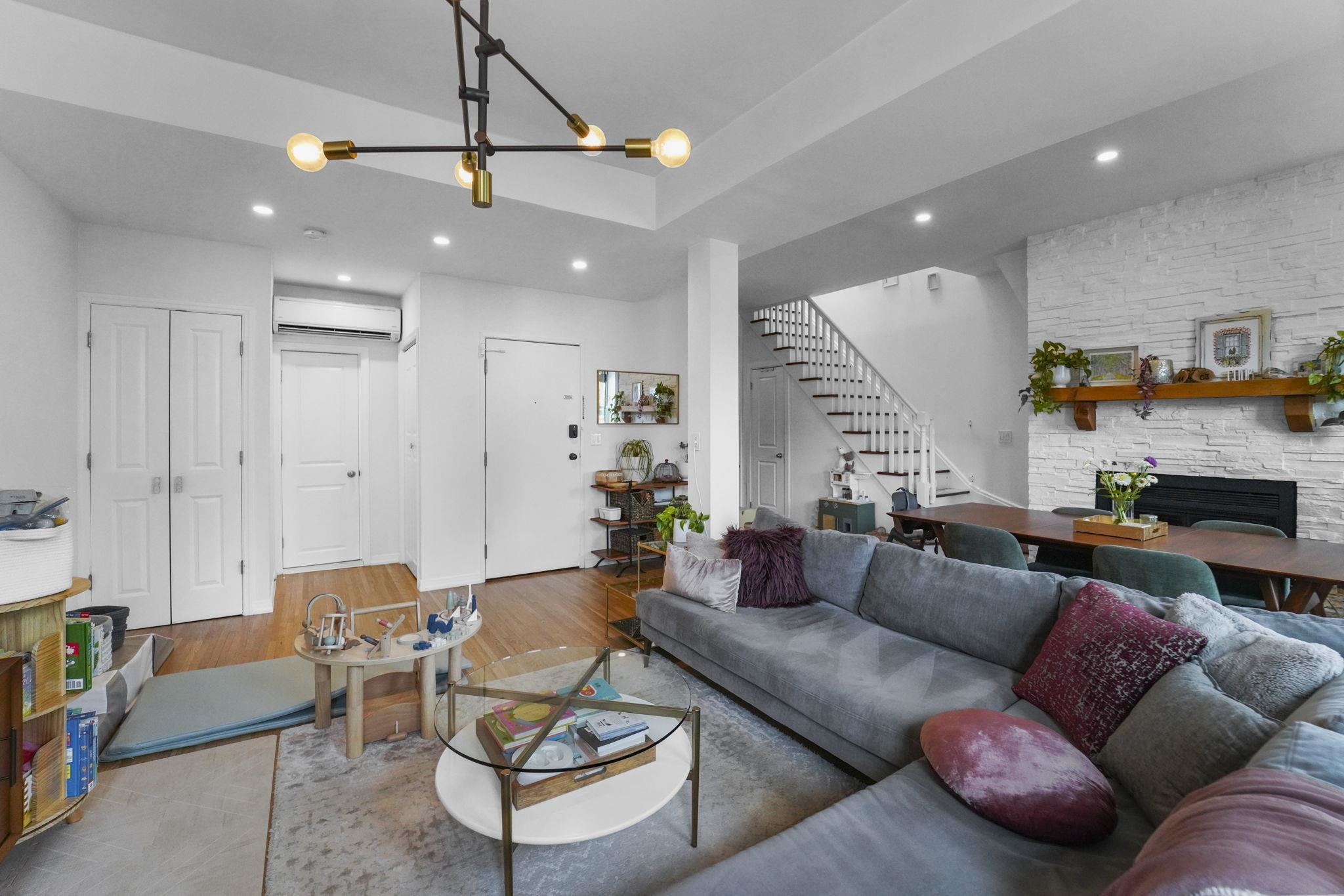 Hoboken, New Jersey, 07030, United States, 1 Bedroom Bedrooms, ,2 BathroomsBathrooms,Residential,For Sale,1988073