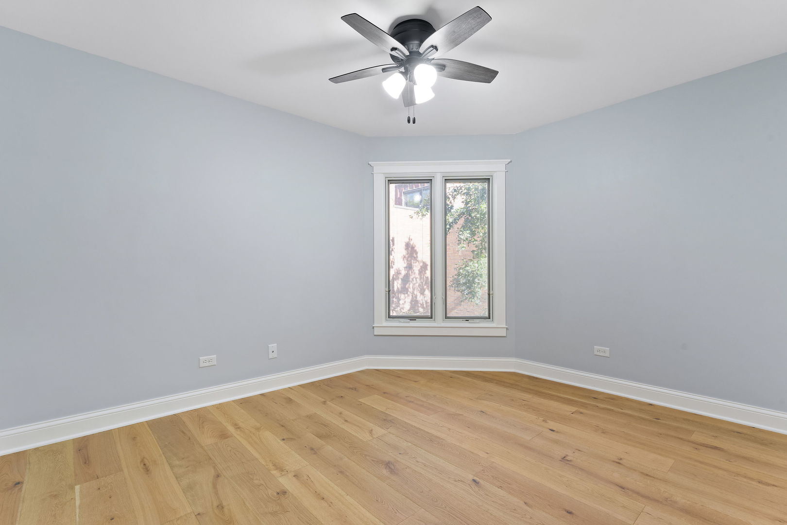 Chicago, Illinois, 60614, United States, 3 Bedrooms Bedrooms, ,2 BathroomsBathrooms,Residential,For Sale,1988953