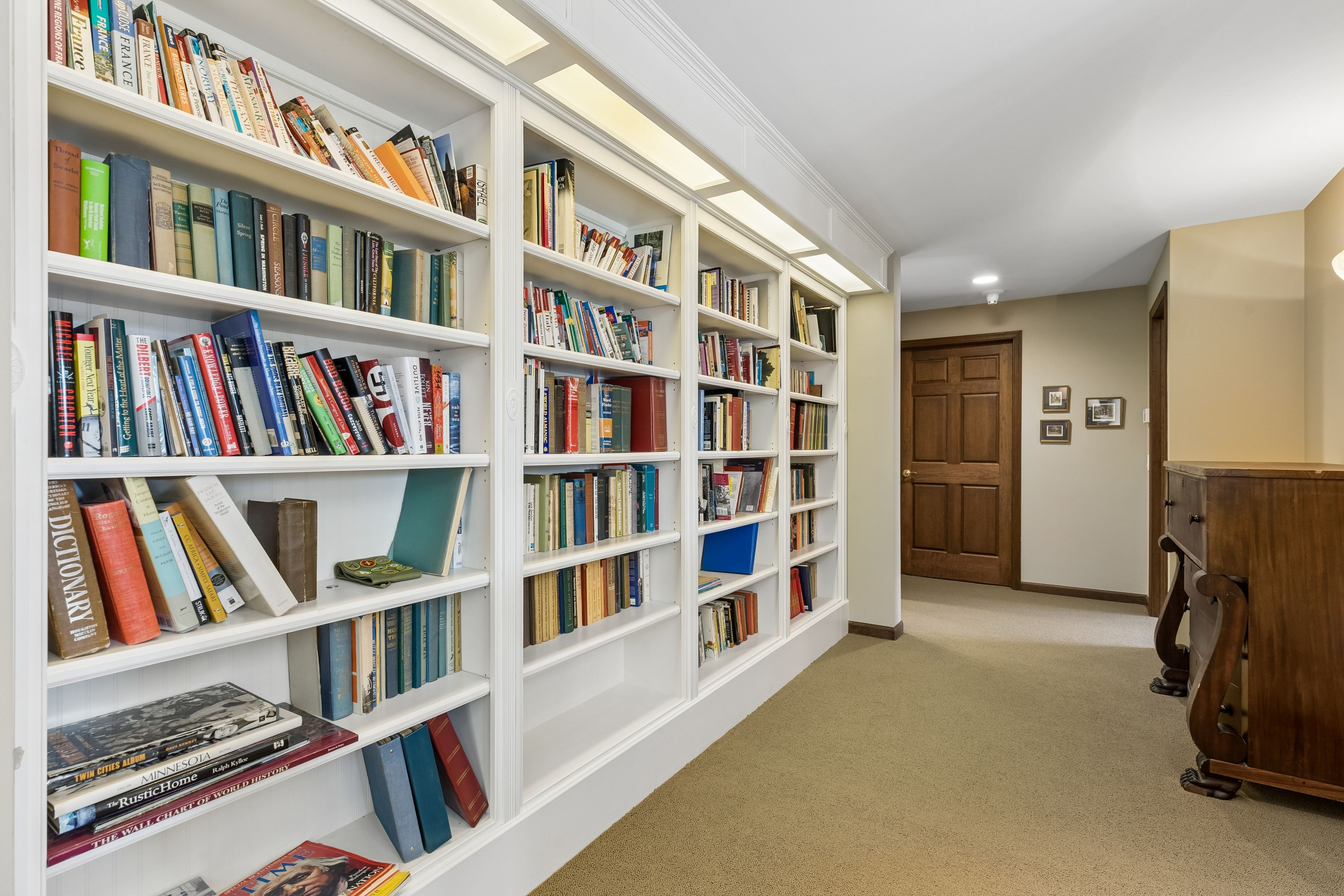  Graceful Executive Living in a Serene Edina Setting - 物件實景