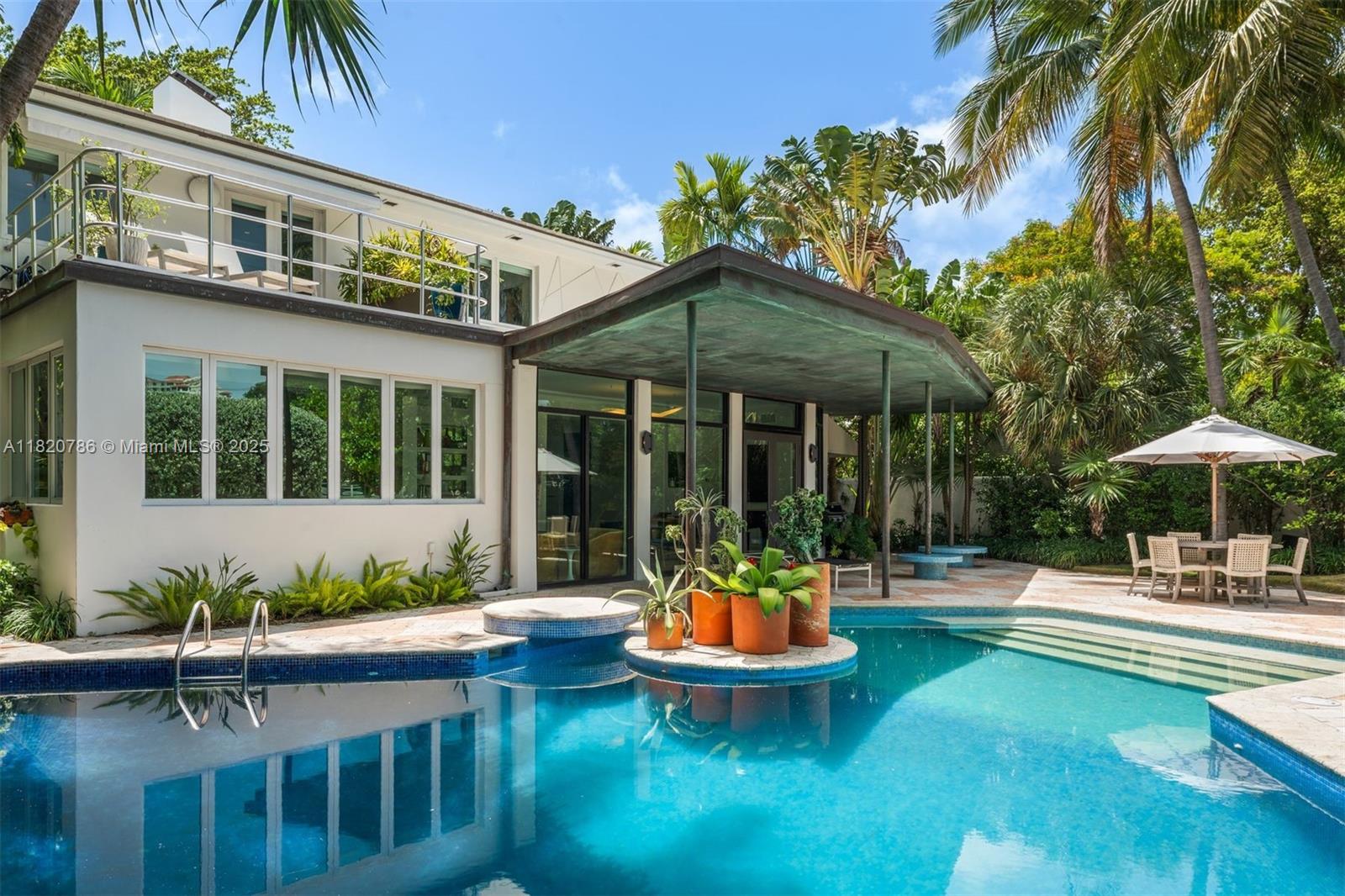 Miami Beach, Florida, 33140, United States, 3 Bedrooms Bedrooms, ,4 BathroomsBathrooms,Residential,For Sale,1858063