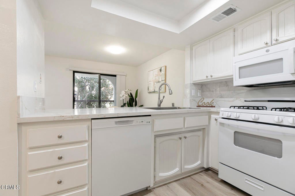 Glendale, California, 91205, United States, 3 Bedrooms Bedrooms, ,2 BathroomsBathrooms,Residential,For Sale,1938623
