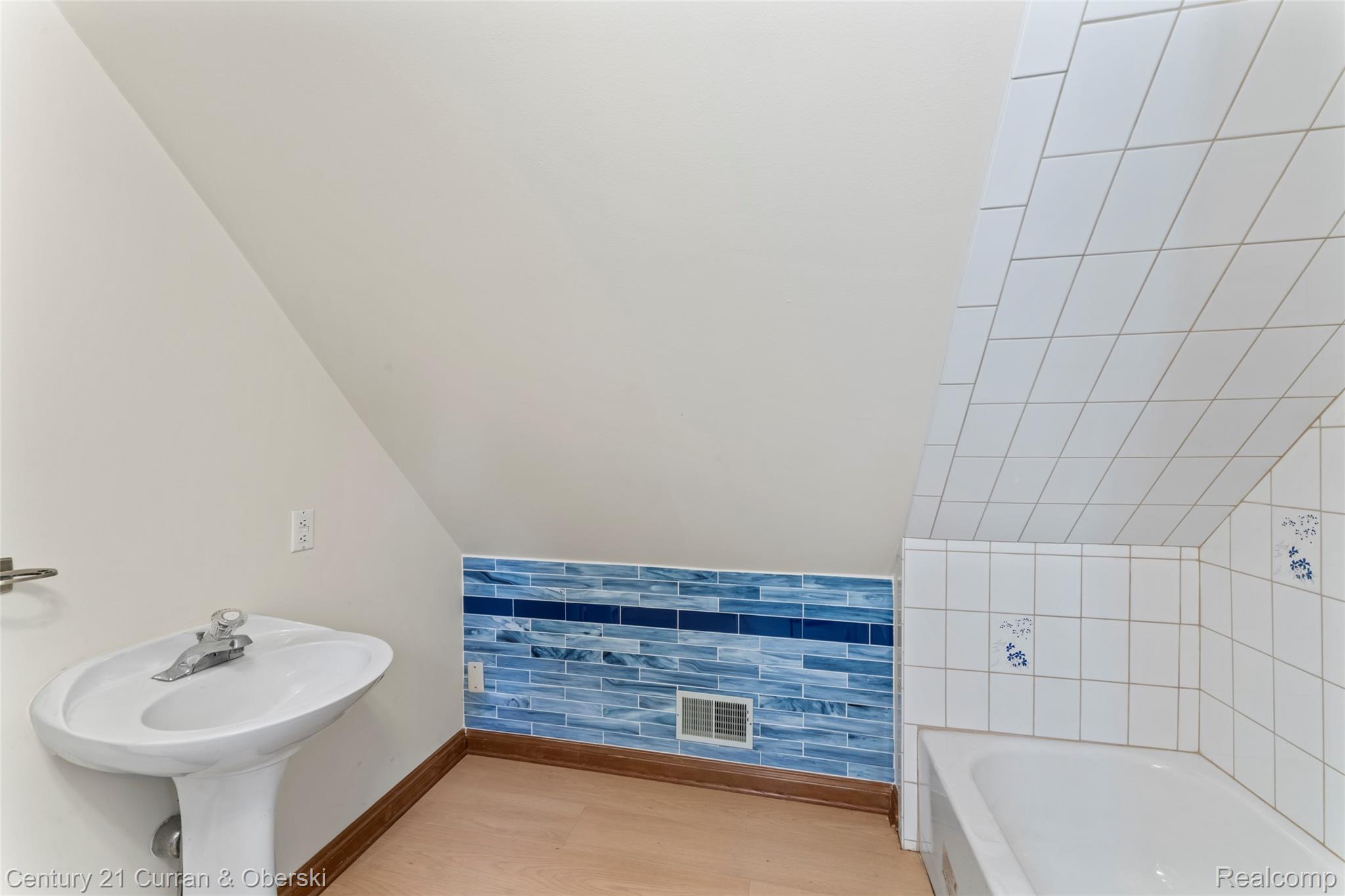 Farmington, Michigan, 48331, United States, 5 Bedrooms Bedrooms, ,6 BathroomsBathrooms,Residential,For Sale,1978092