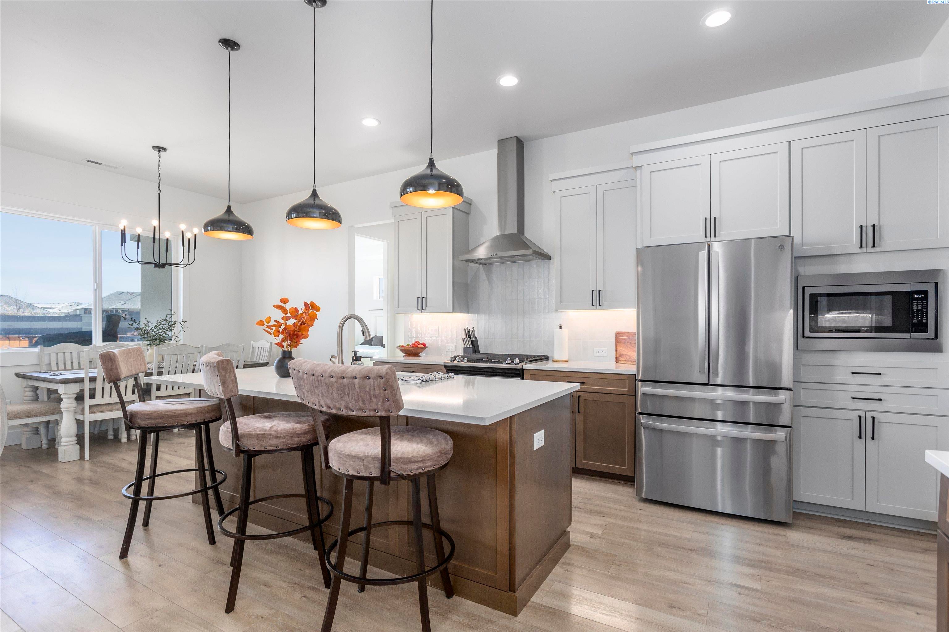 Kennewick, Washington, 99338, United States, 4 Bedrooms Bedrooms, ,3 BathroomsBathrooms,Residential,For Sale,2010743