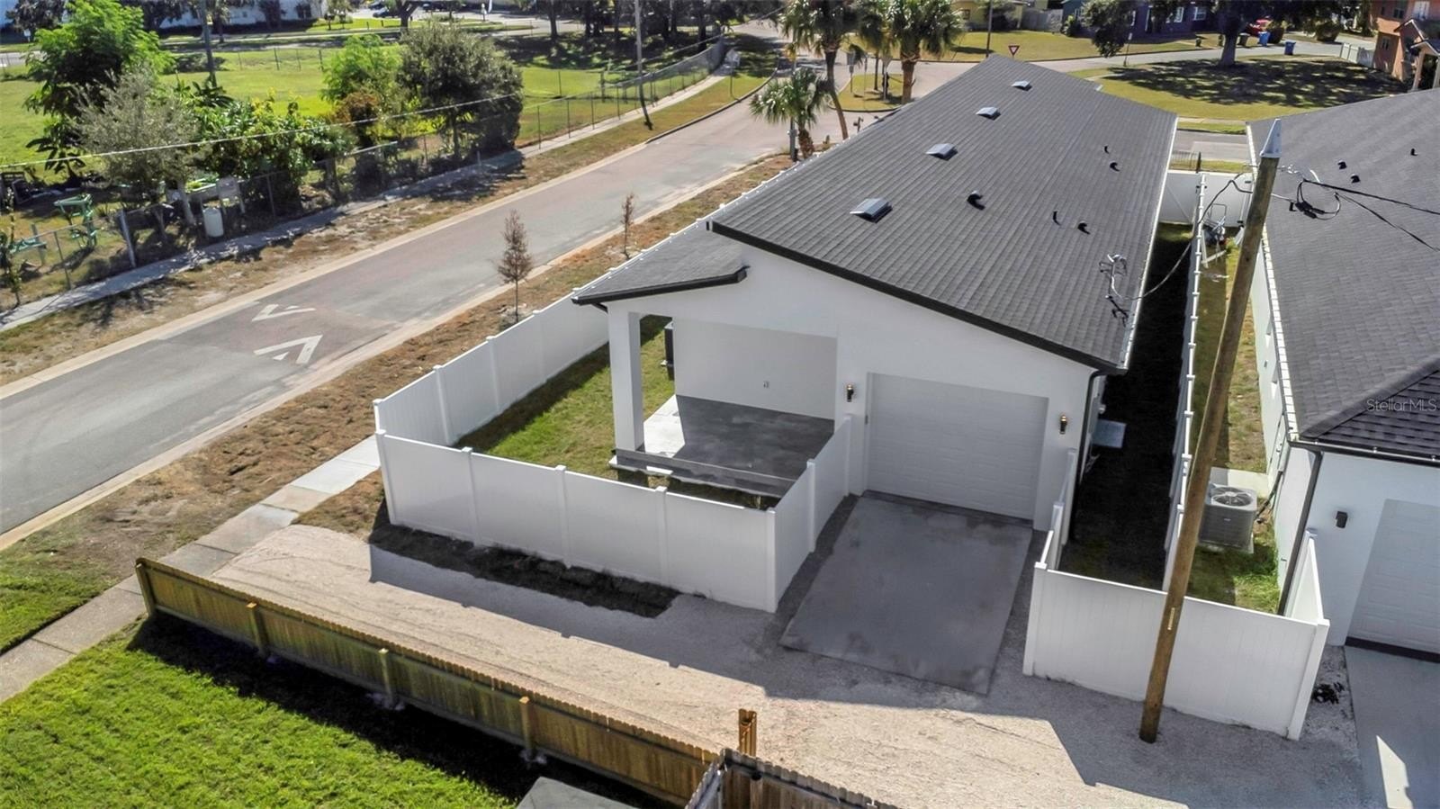 ST PETERSBURG, Florida, 33705, United States, 3 Bedrooms Bedrooms, ,2 BathroomsBathrooms,Residential,For Sale,1989946