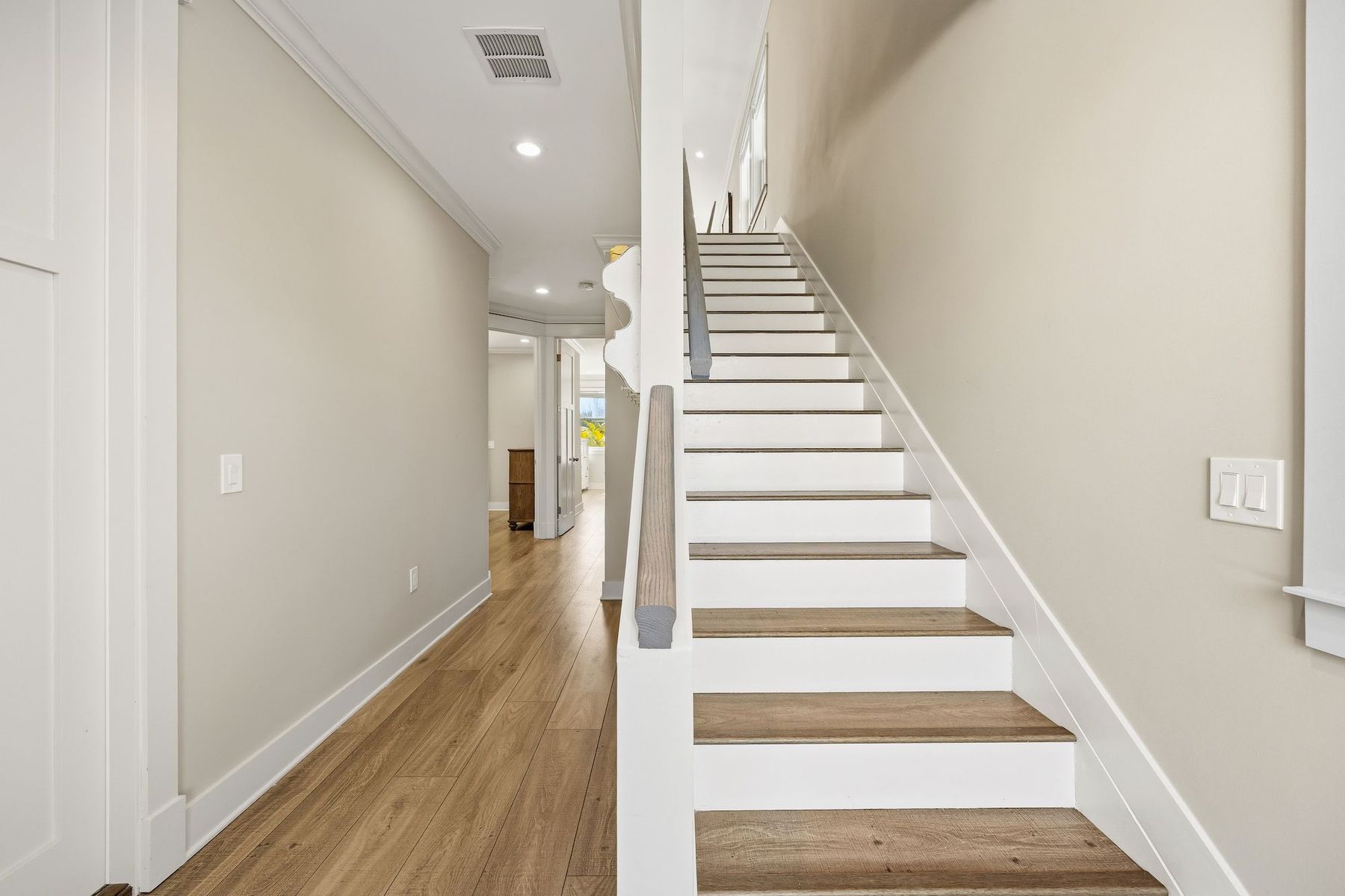  Modern Waterfront Home with Private Dock - 物件實景