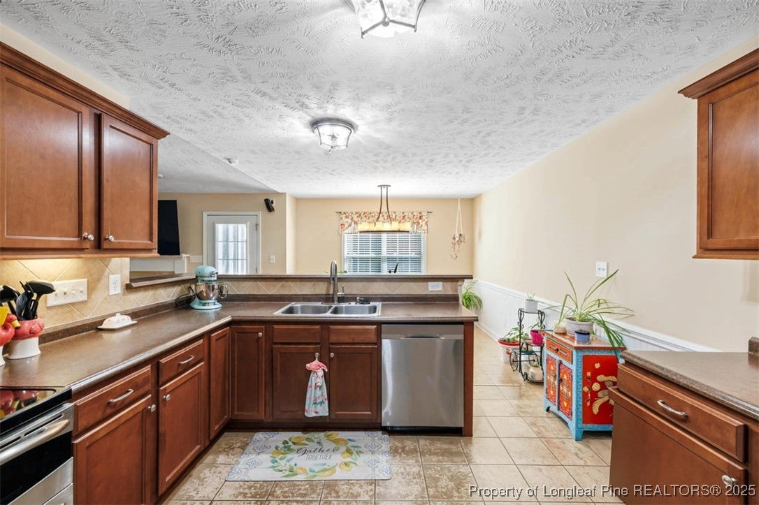 Hope Mills, North Carolina, 28348, United States, 3 Bedrooms Bedrooms, ,2 BathroomsBathrooms,Residential,For Sale,1984187