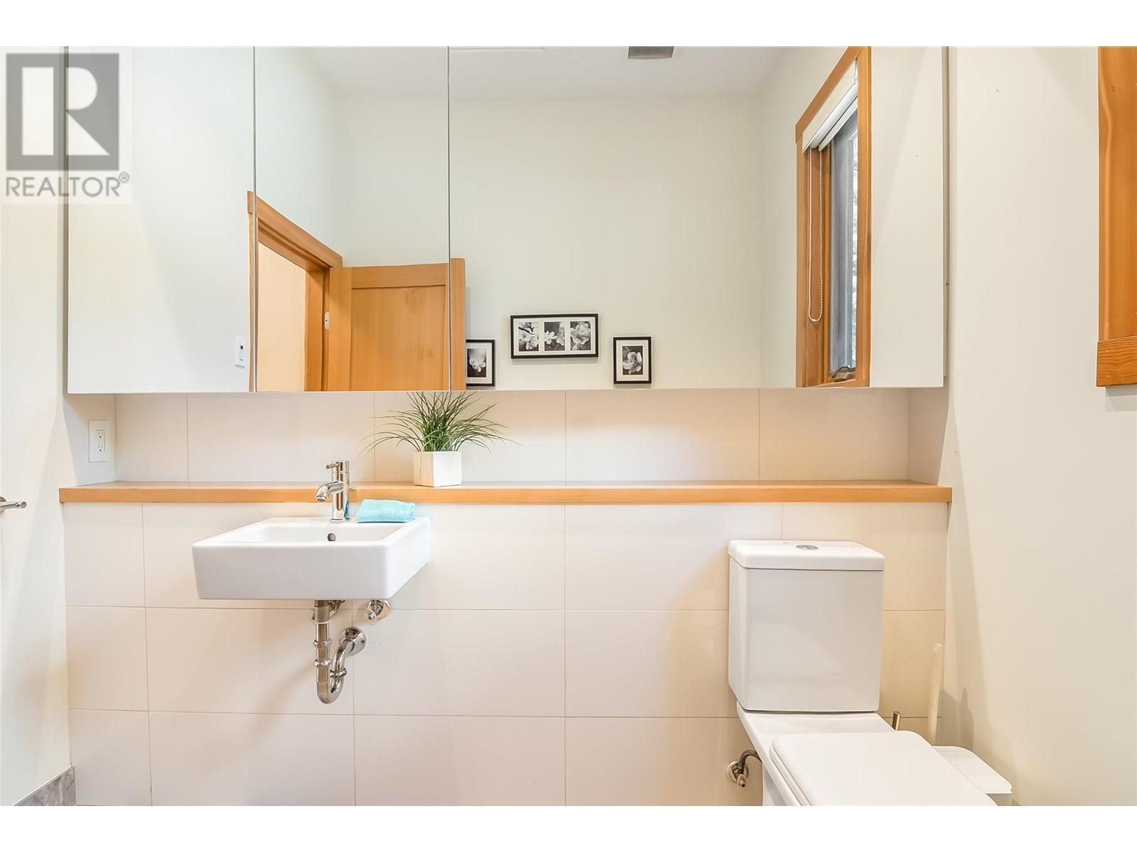 REVELSTOKE, British Columbia, V0E 2S3, CA, 6 Bedrooms Bedrooms, ,4 BathroomsBathrooms,Residential,For Sale,1912503