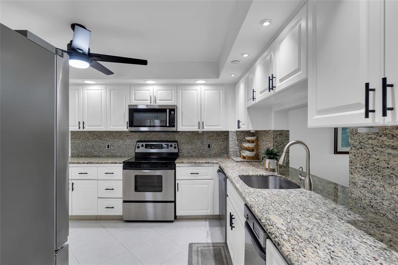 Hillsboro Beach, Florida, 33062, United States, 2 Bedrooms Bedrooms, ,3 BathroomsBathrooms,Residential,For Sale,1942268