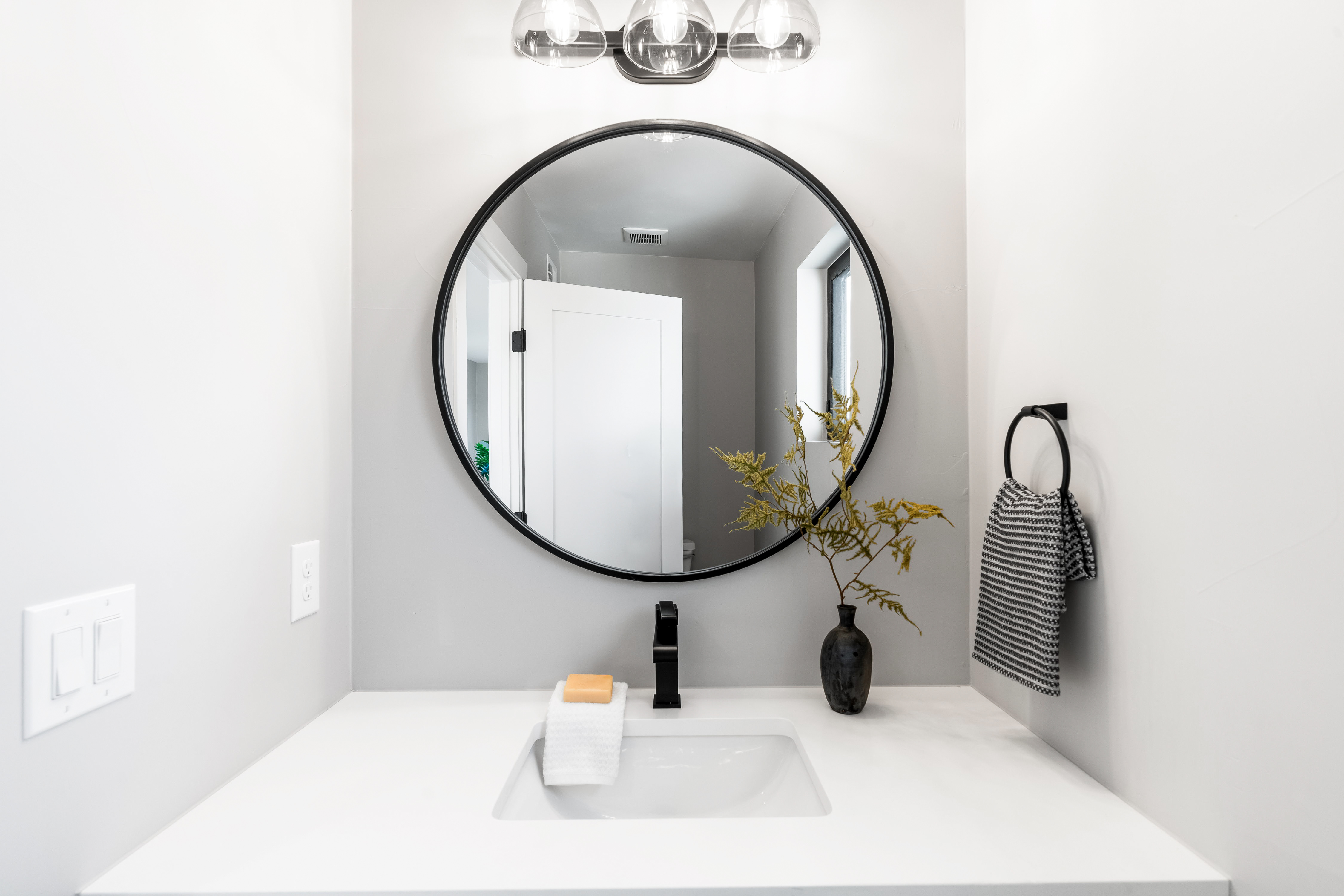  Sunny Corner Lot  Park + Skyline Views - 物件實景