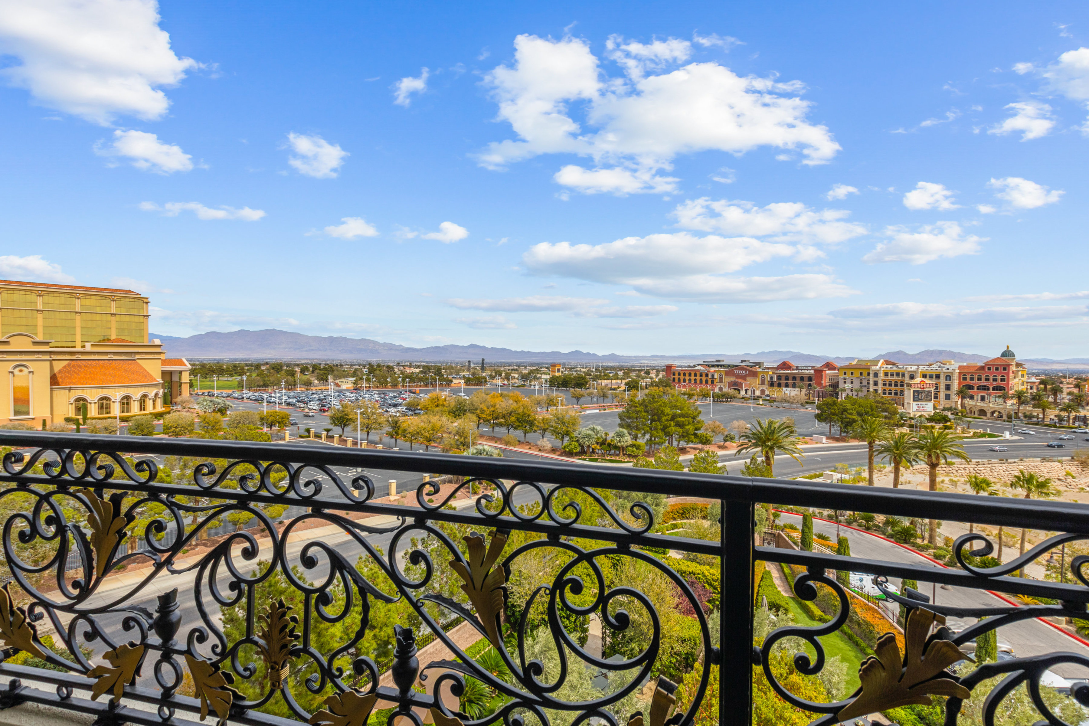  Stunning home at One Queensridge Place - 物件實景