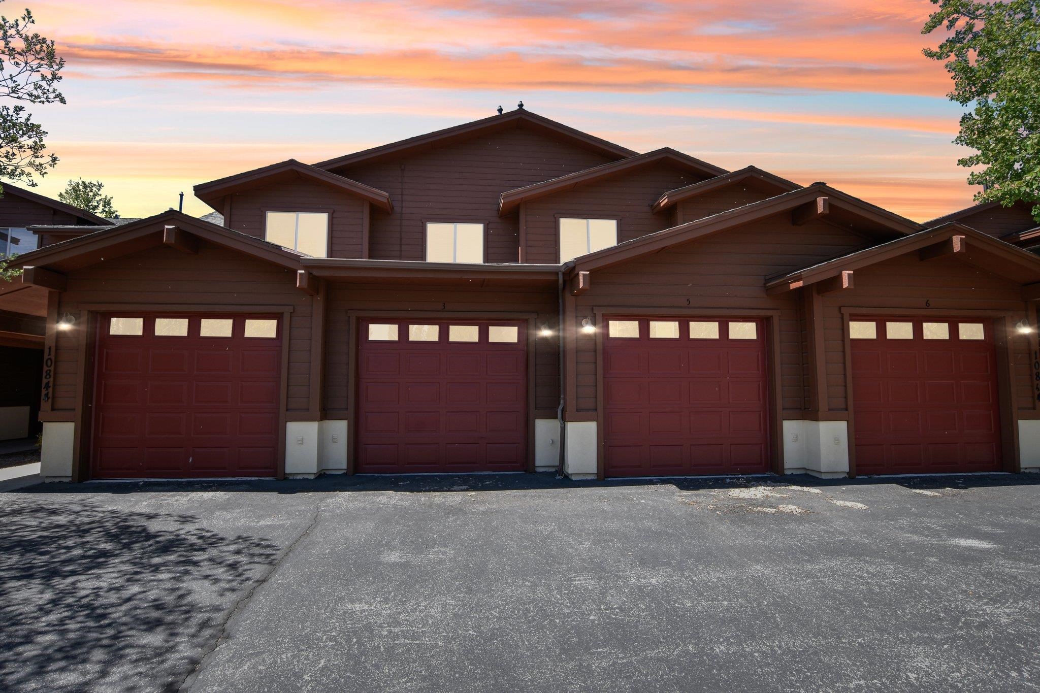 Truckee, California, 96161, United States, 2 Bedrooms Bedrooms, ,2 BathroomsBathrooms,Residential,For Sale,1838183
